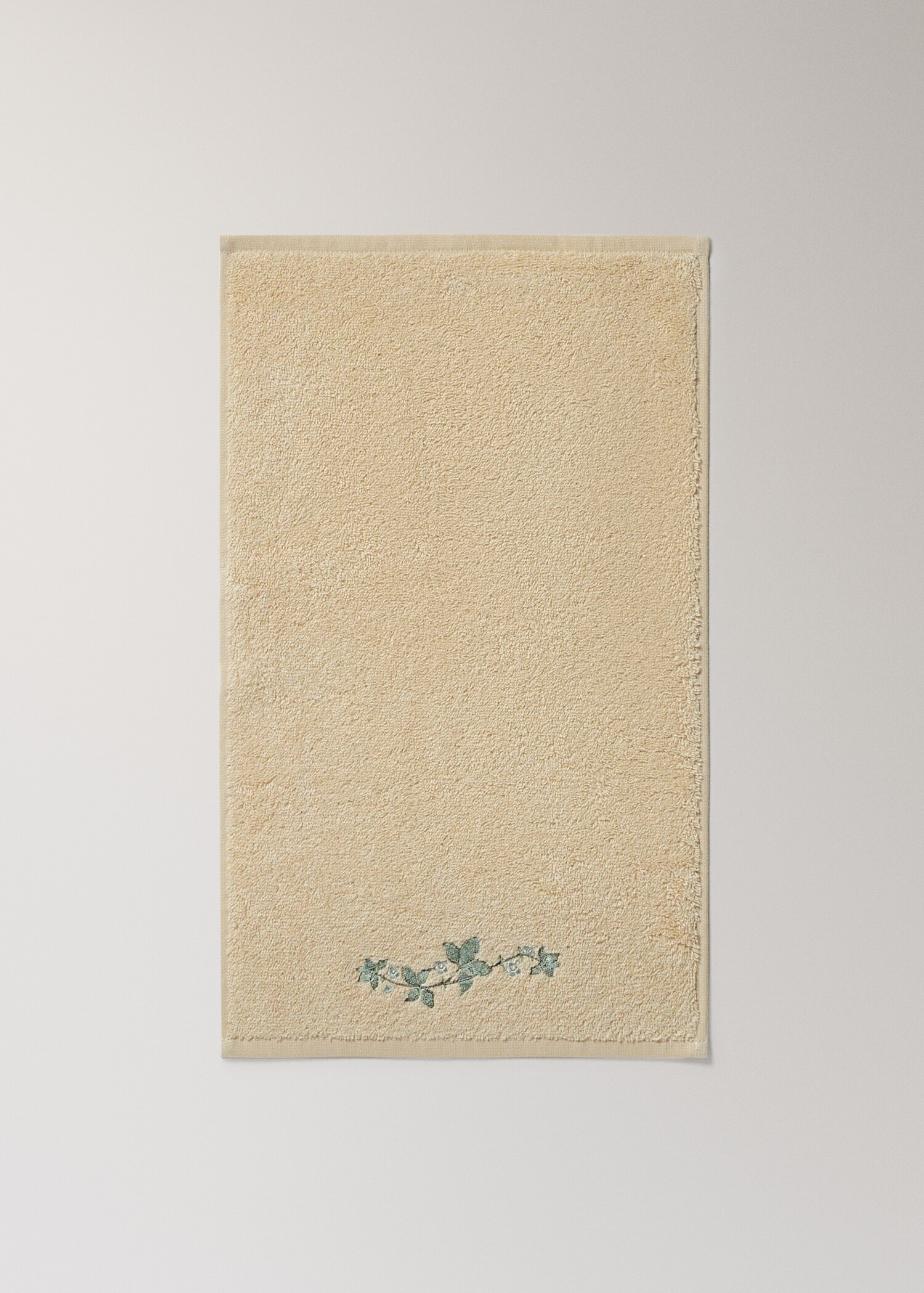 Bath towel with embroidered flower - Details of the article 4