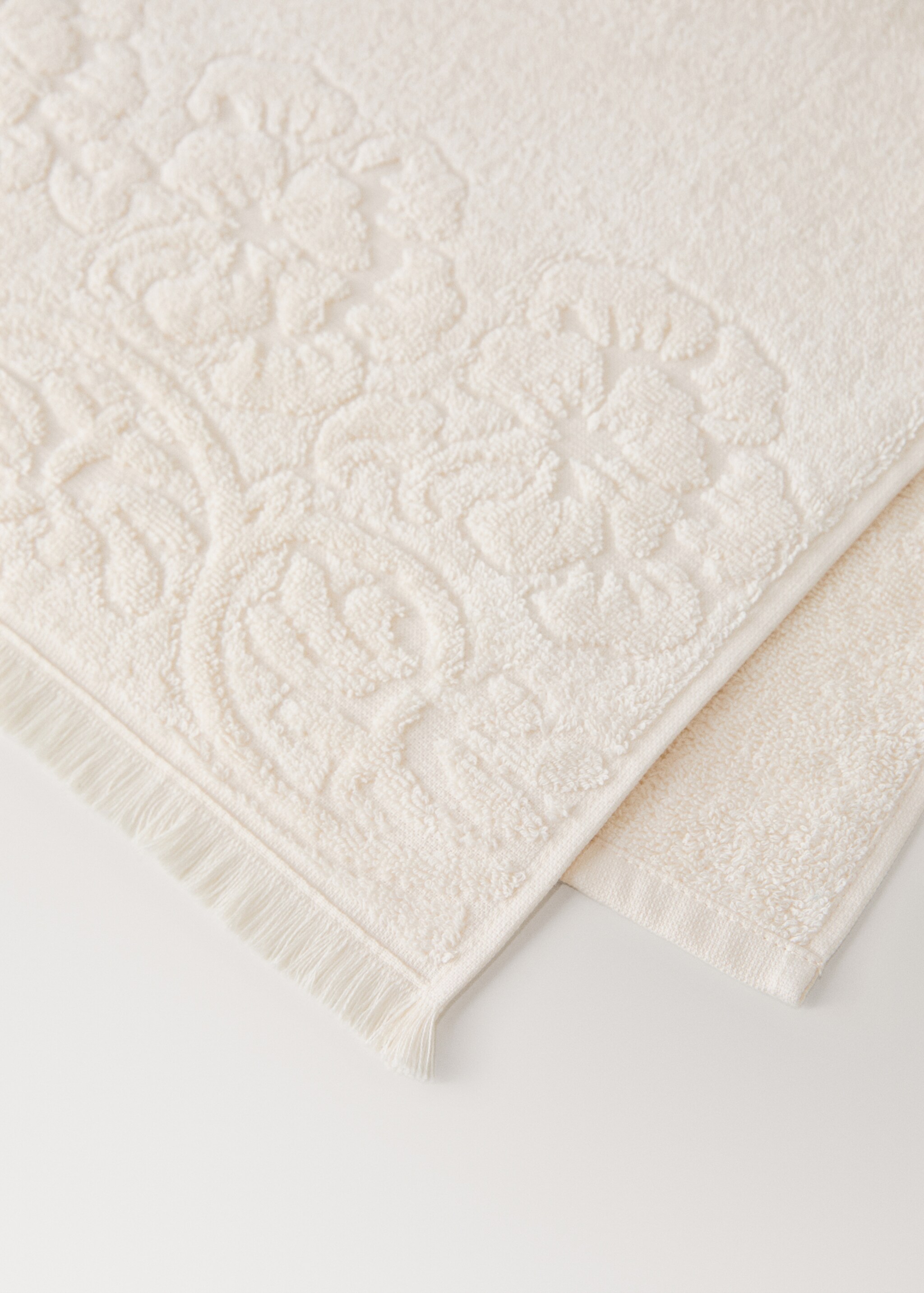 Bath towel with floral trim - Details of the article 1