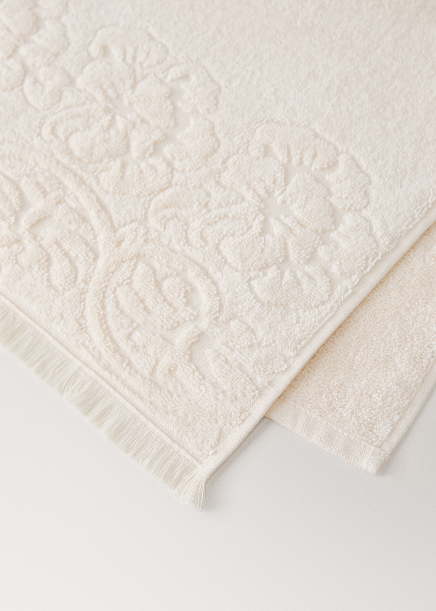 Bath towel with floral trim - Details of the article 1