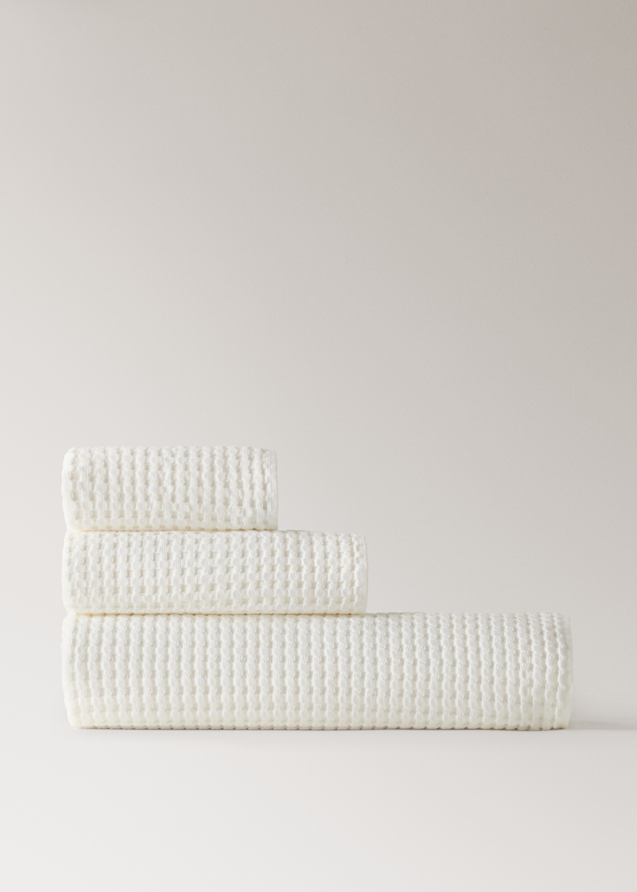 Drap de bain en coton gaufré - Article sans modèle, Blanc cassé. Ref: 17031587-00.