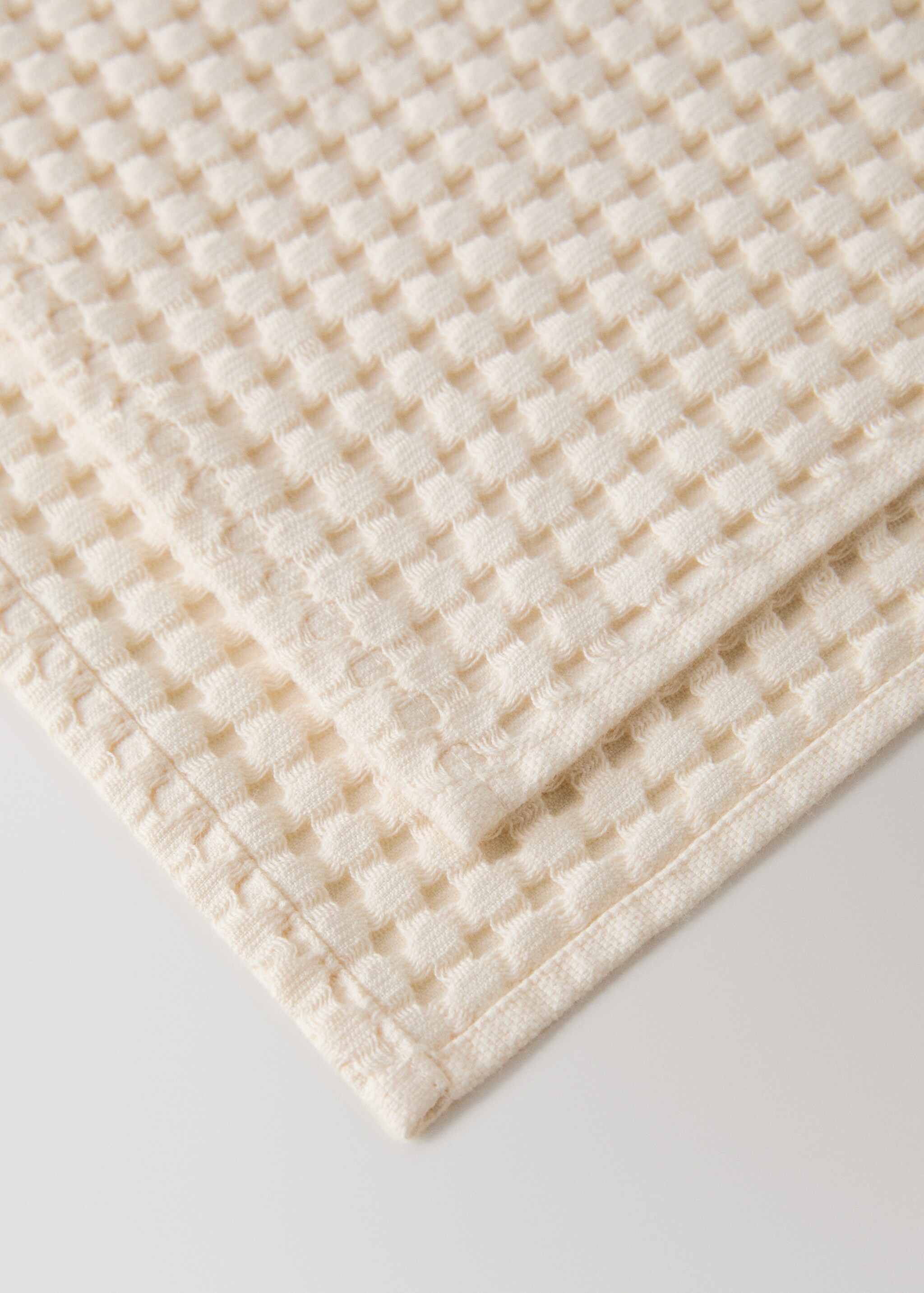 Cotton waffle bath towel - Details of the article 1, Vanilla. Ref: 17031587-00.