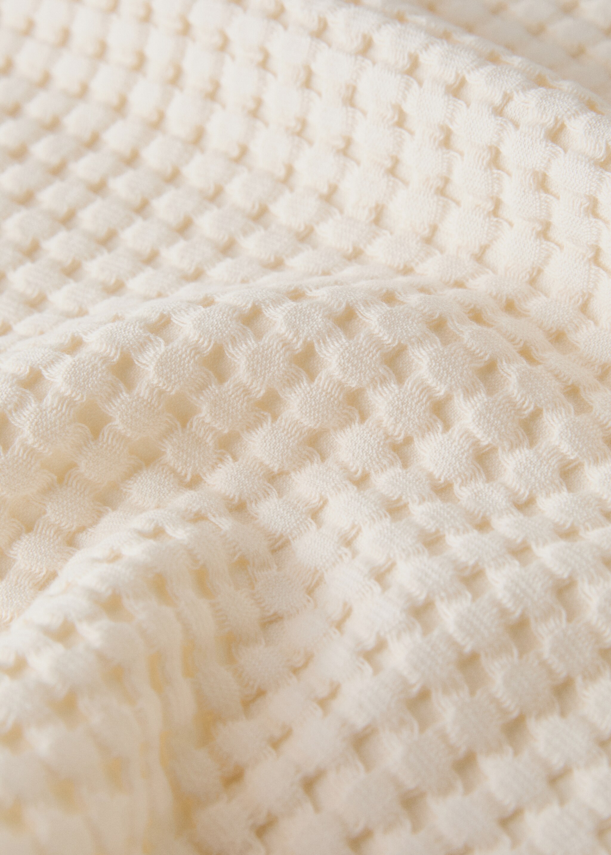 Cotton waffle bath towel - Details of the article 2, Vanilla. Ref: 17031587-00.