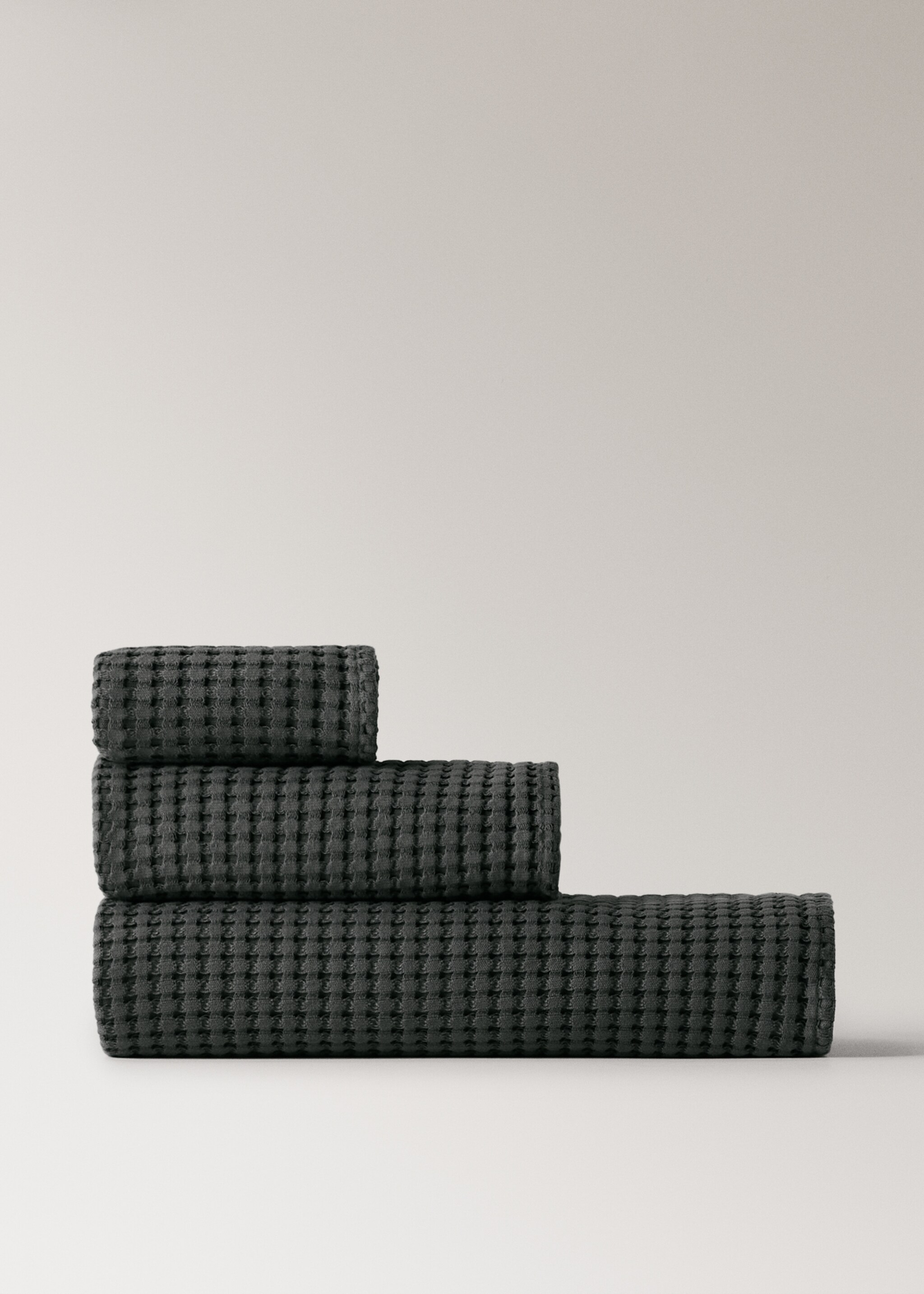 Cotton waffle bath towel - Article without model, Charcoal. Ref: 17031587-00.
