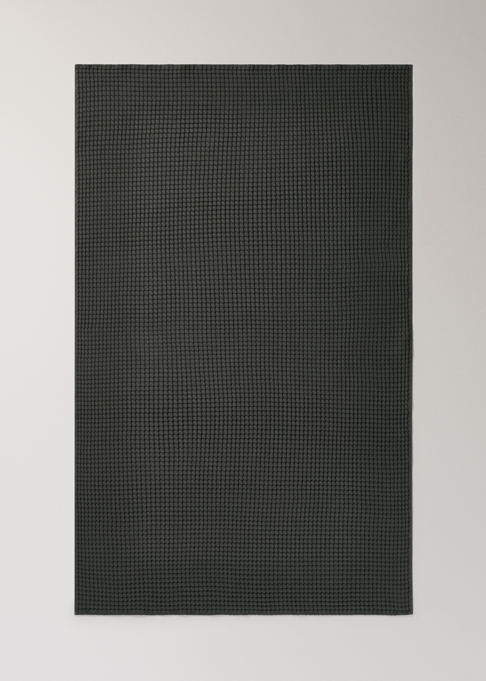 Cotton waffle bath towel - Details of the article 4, Charcoal. Ref: 17031587-00.