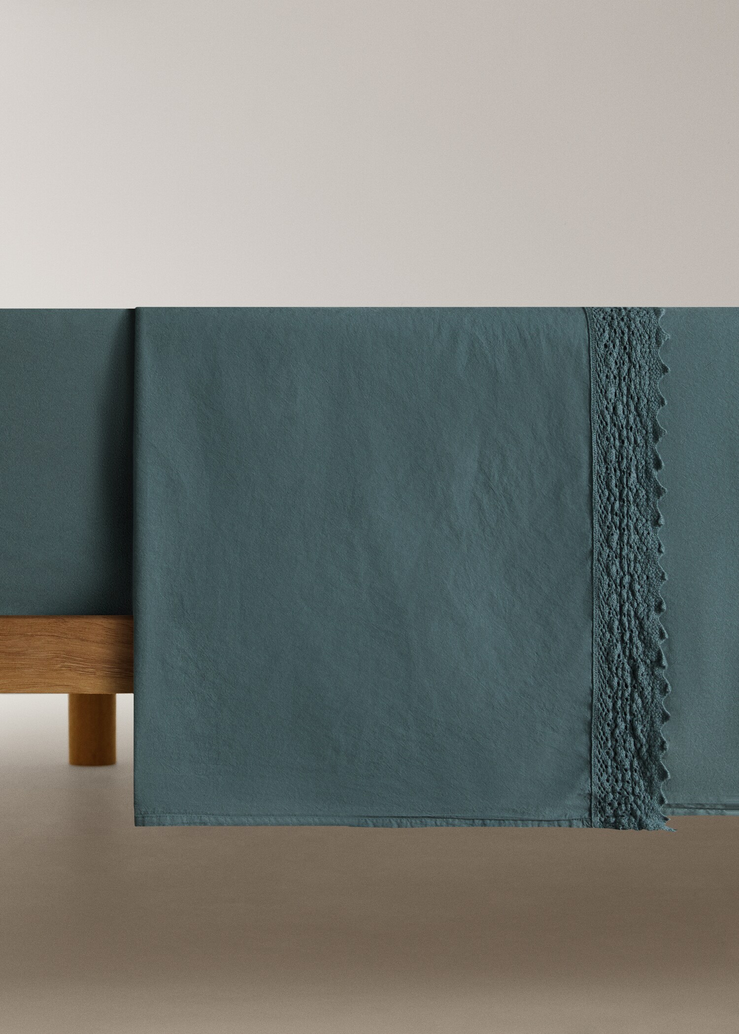Washed cotton flat sheet with lace trim for 150/160 cm bed - Article without model