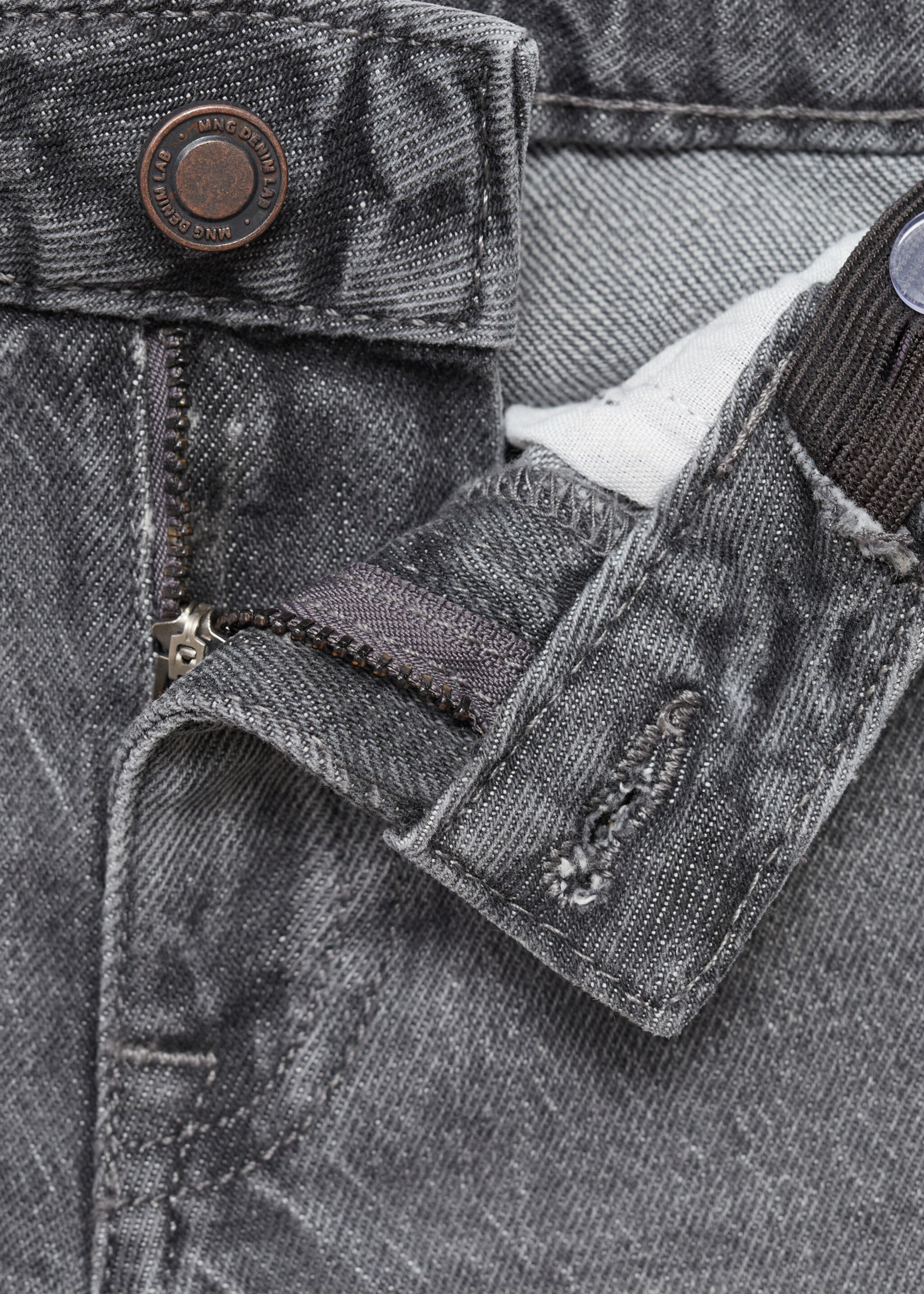 Jeans diritti bordo inferiore con risvolto - Dettaglio dell'articolo 8