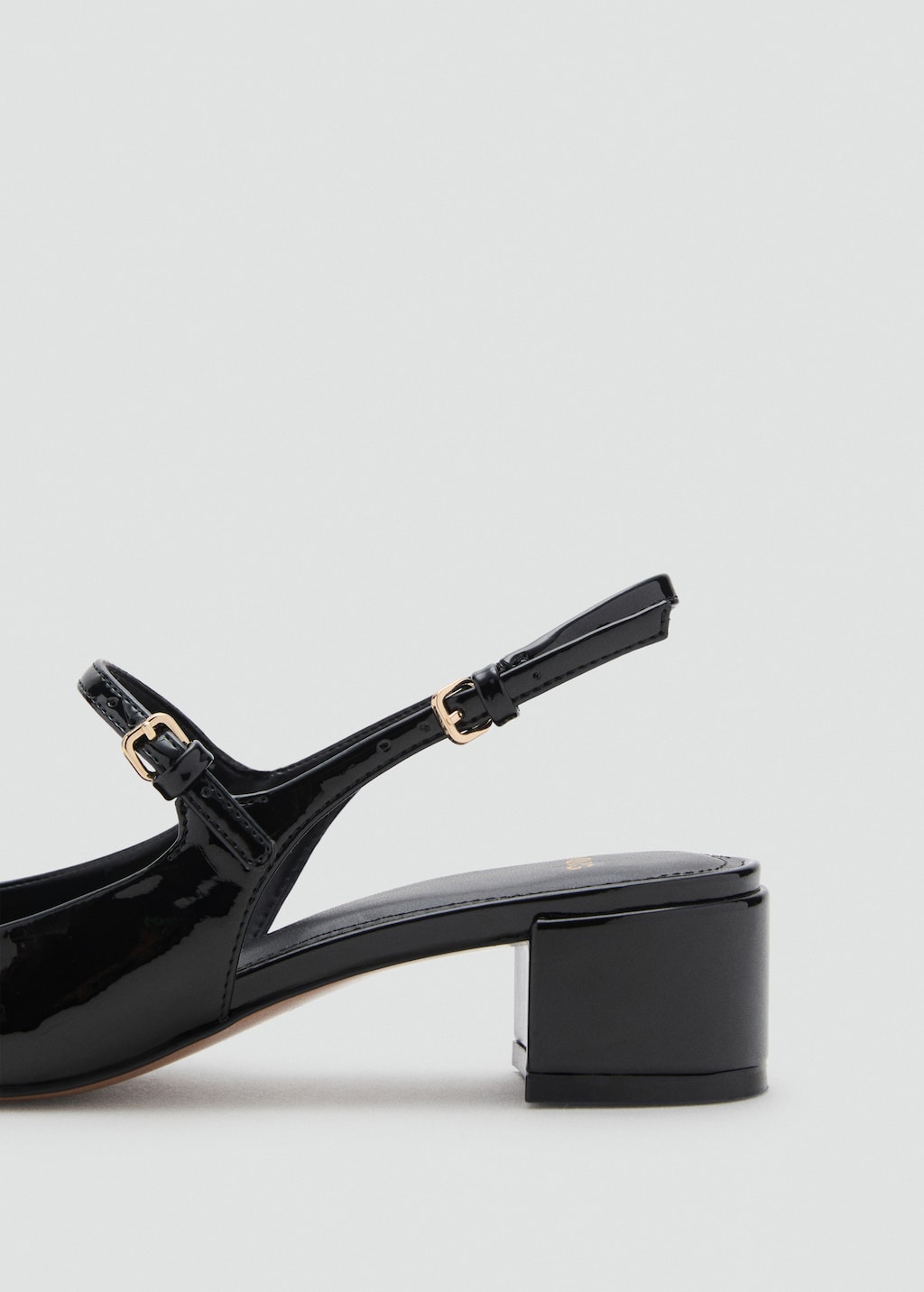 Patent leather block-heel shoes