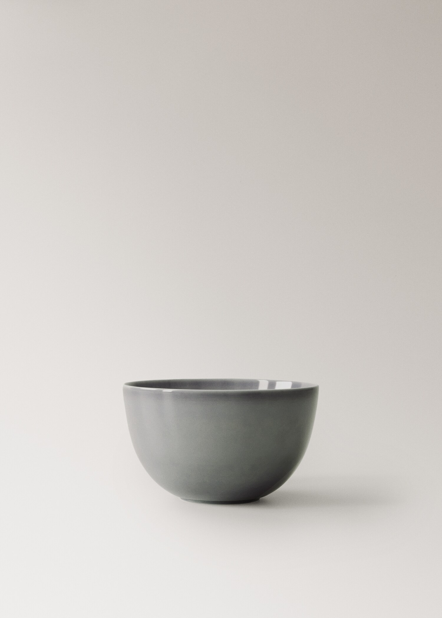 Stoneware bowl with hand-painted design - Article without model