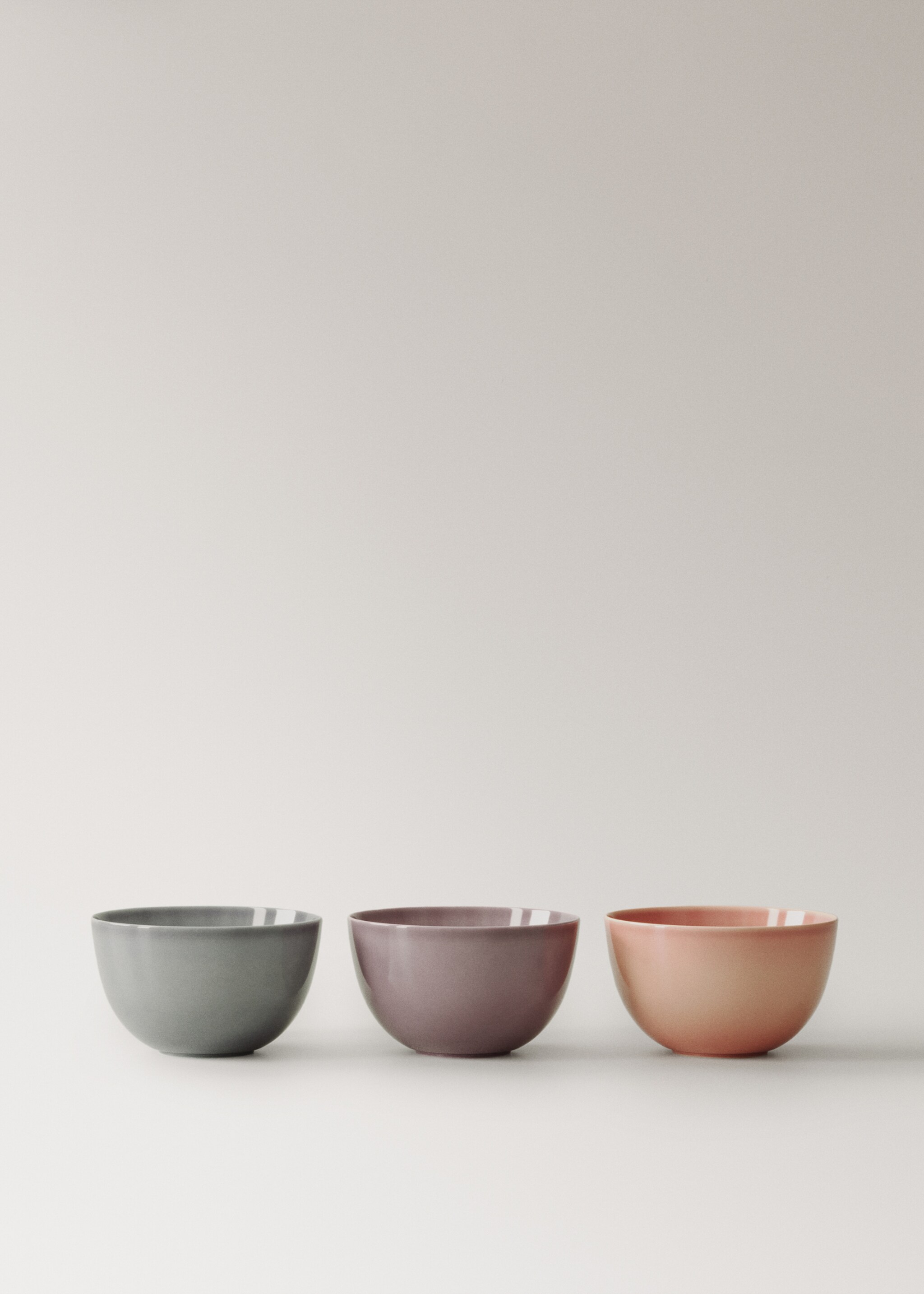 Stoneware bowl with hand-painted design - Details of the article 3, Plum. Ref: 17032034-00.