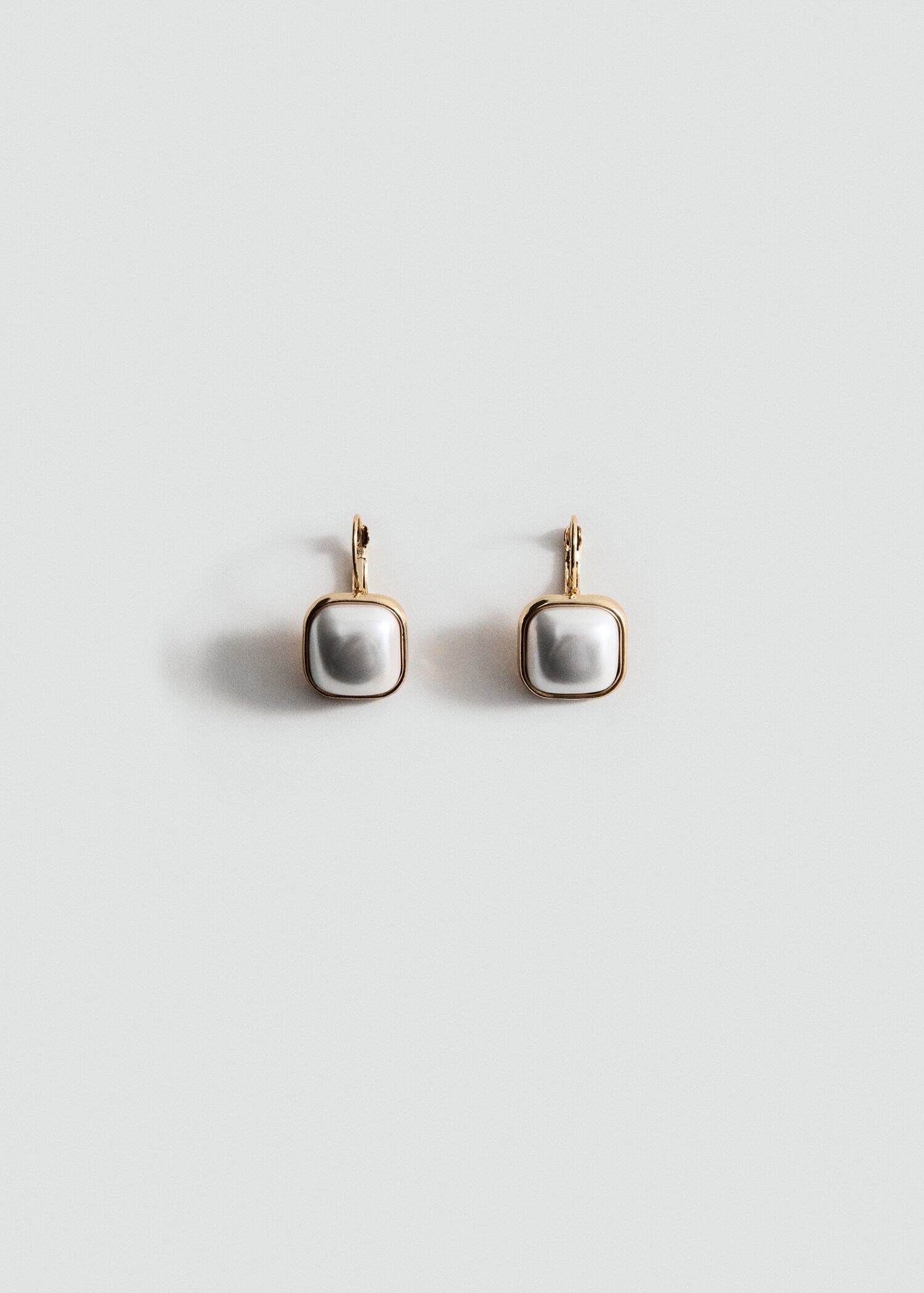 Square resin earrings - Article without model