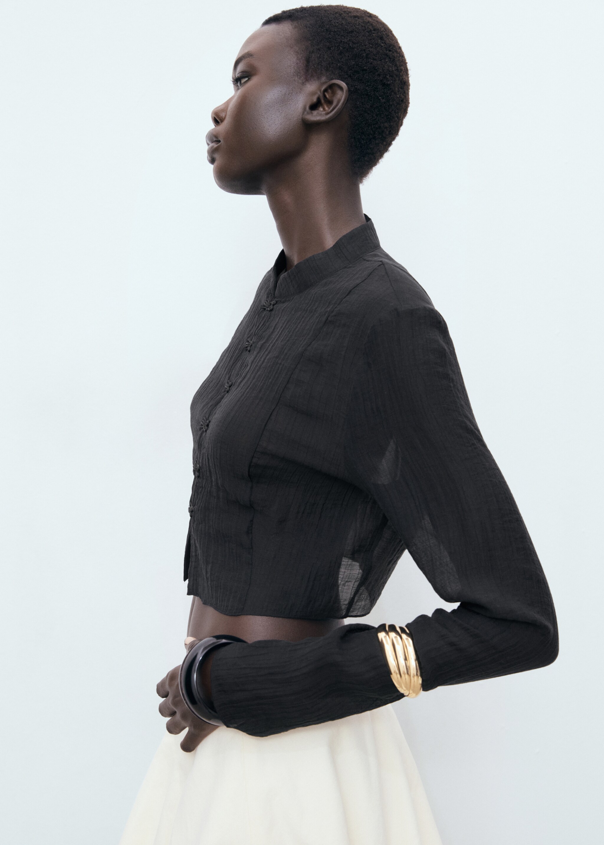 Blouse en lyocell avec alamares - Plan moyen