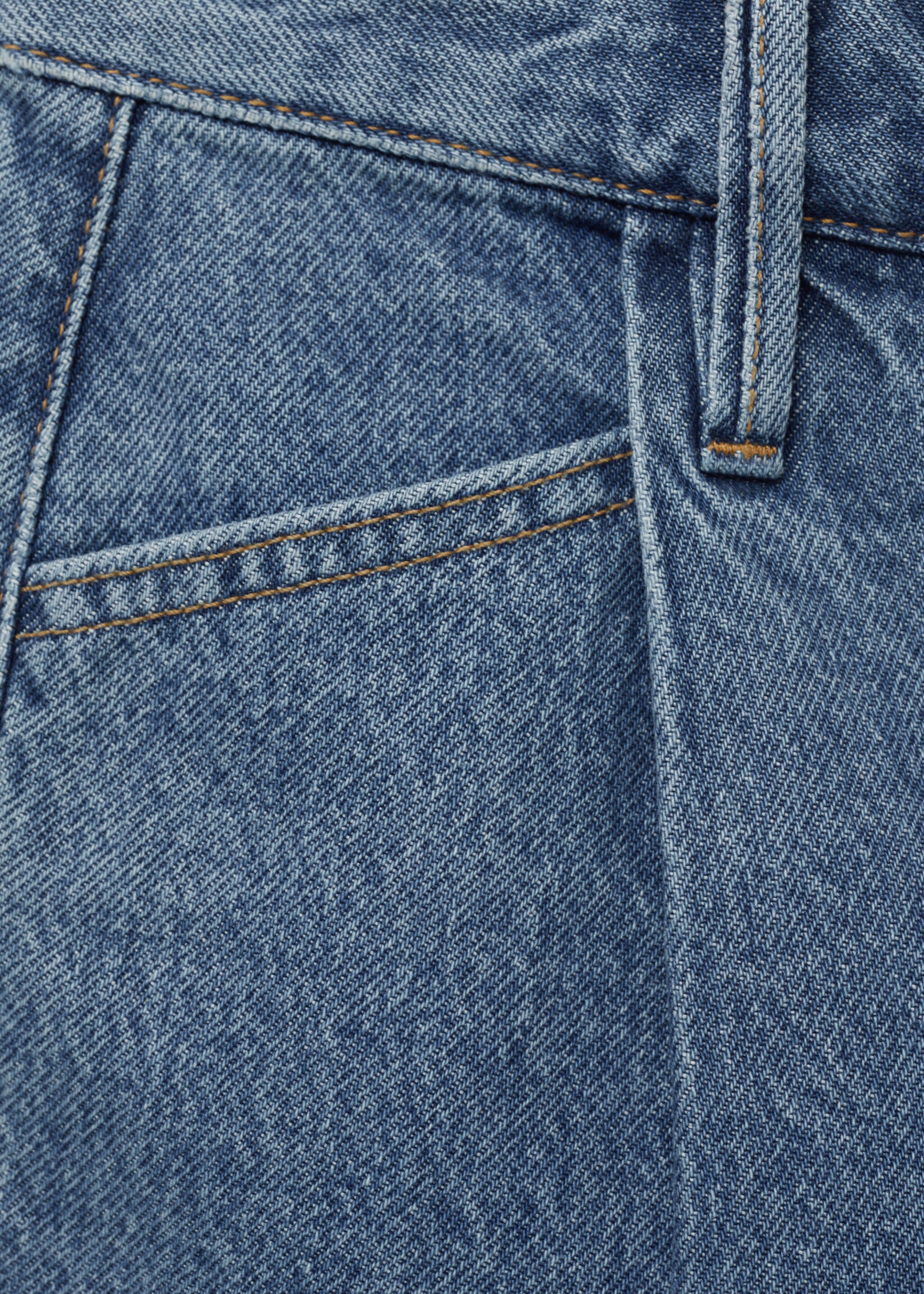 Denim shorts with frayed hem and pleats - Details of the article 0