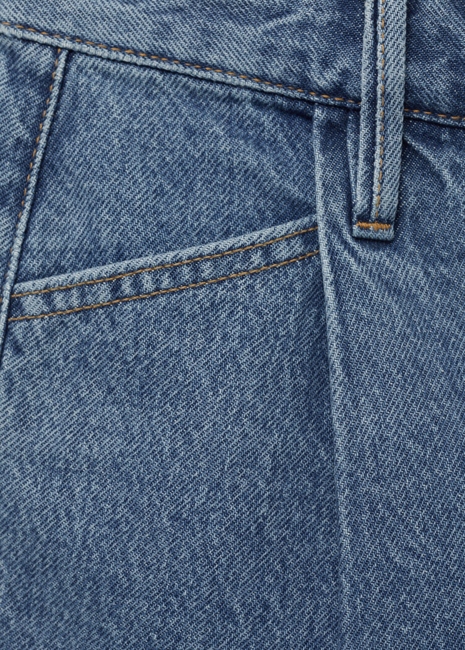 Denim shorts with frayed hem and pleats - Details of the article 0