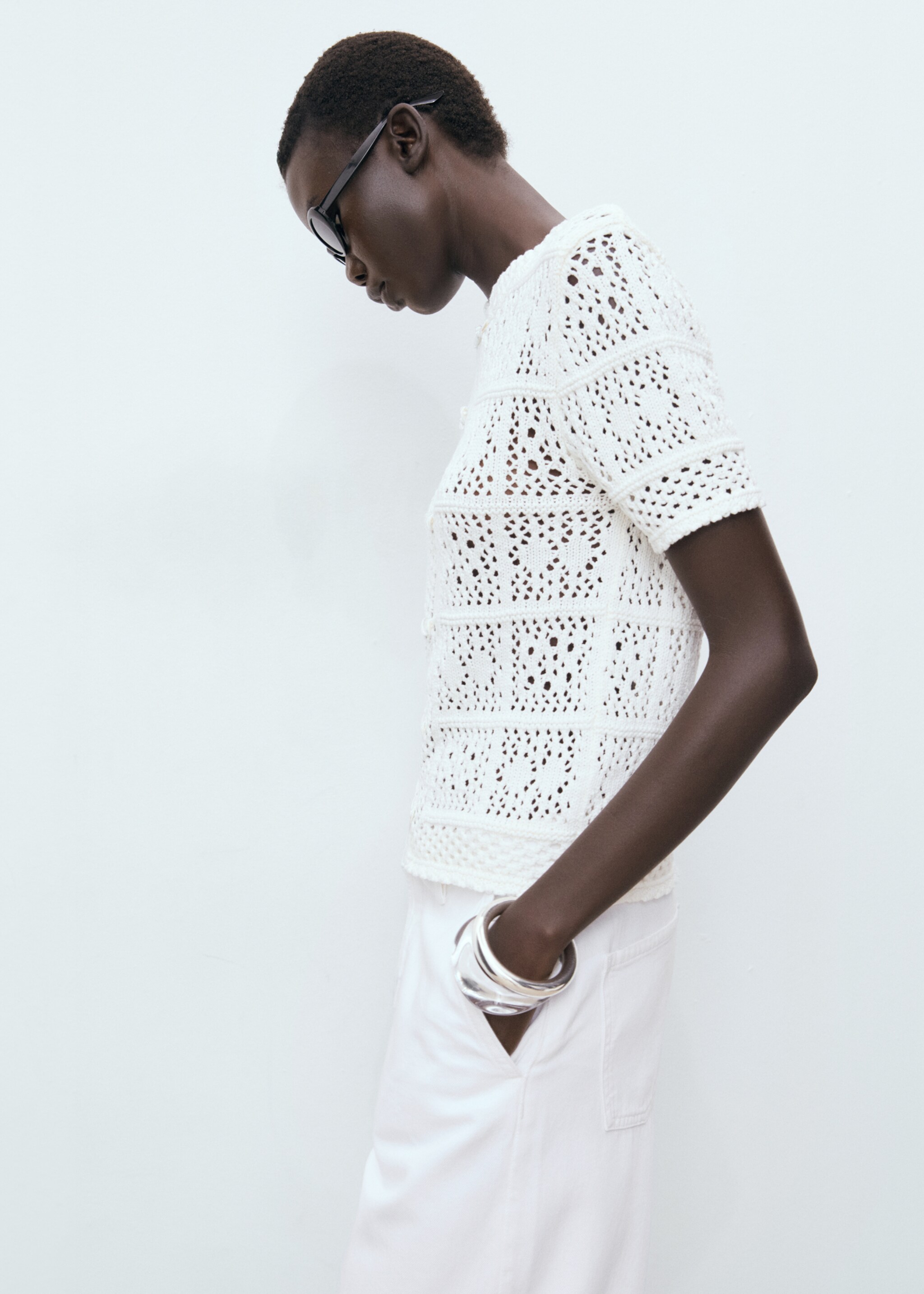 Short-sleeved crochet cardigan - Medium plane