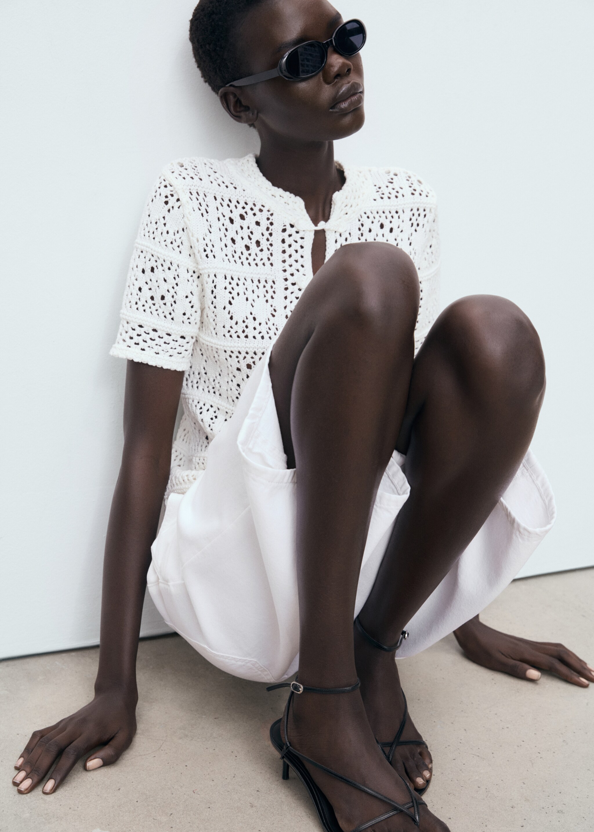 Short-sleeved crochet cardigan - Details of the article 2