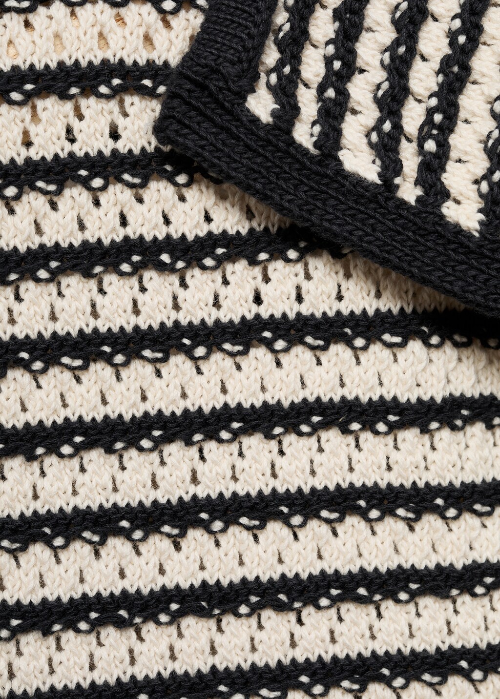 100% cotton polo shirt with striped structure