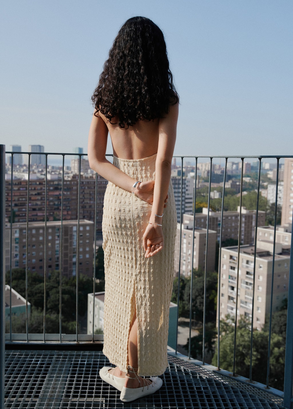 Halter-neck crpe dress - image 3