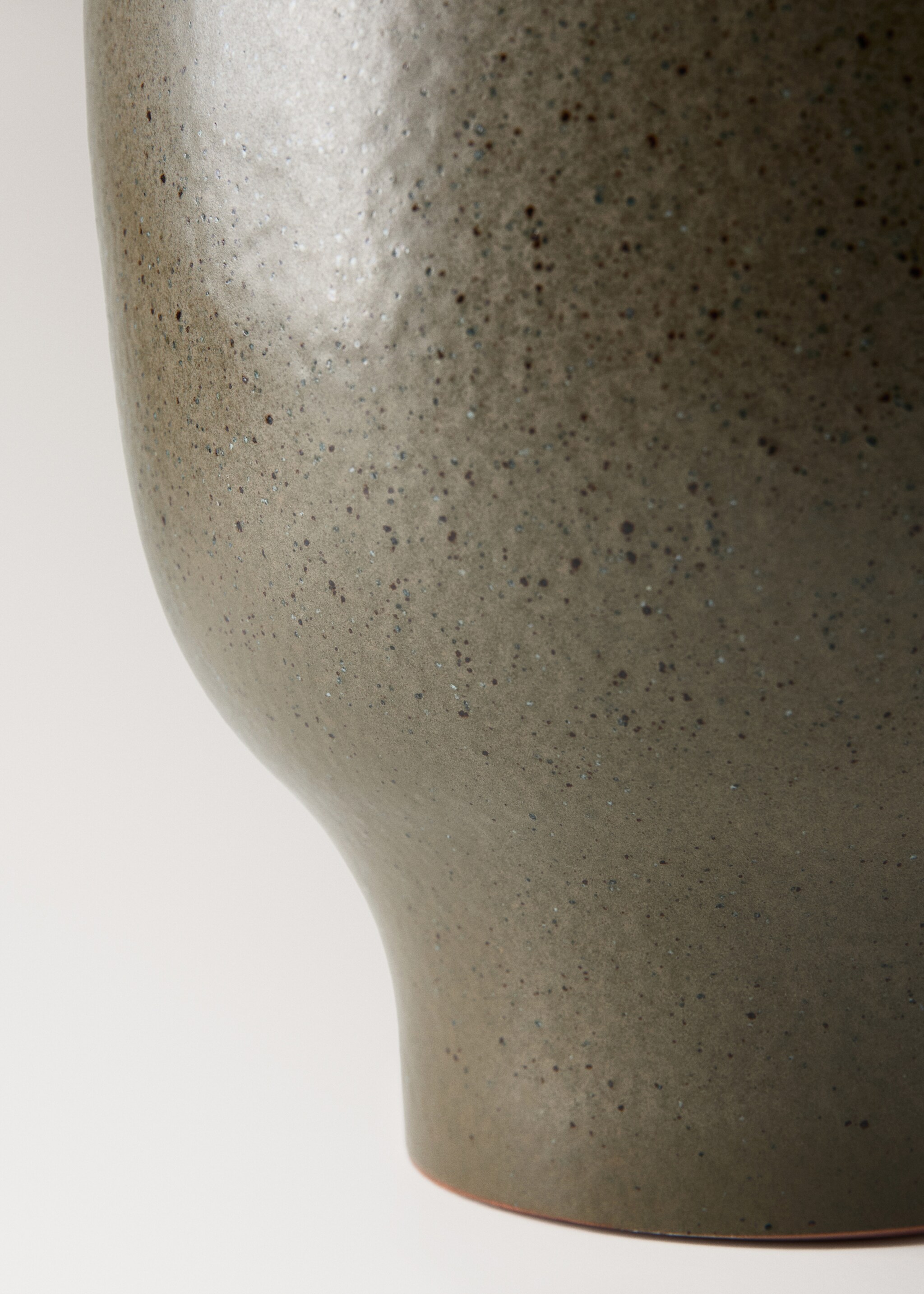 Large terracotta planter - Details of the article 2, Olive Green. Ref: 17032931-00.