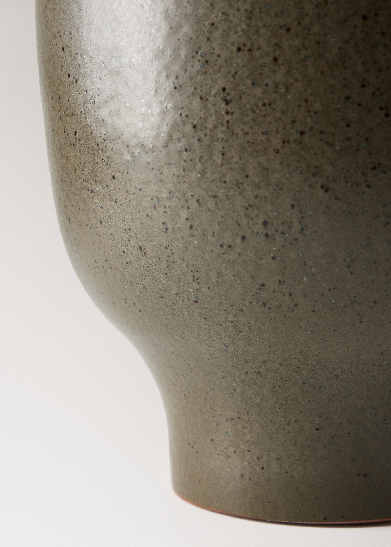 Large terracotta planter - Details of the article 2