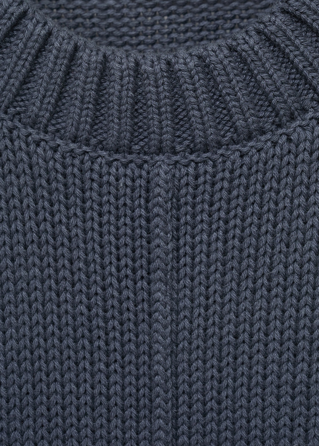 Long-sleeve knitted sweater