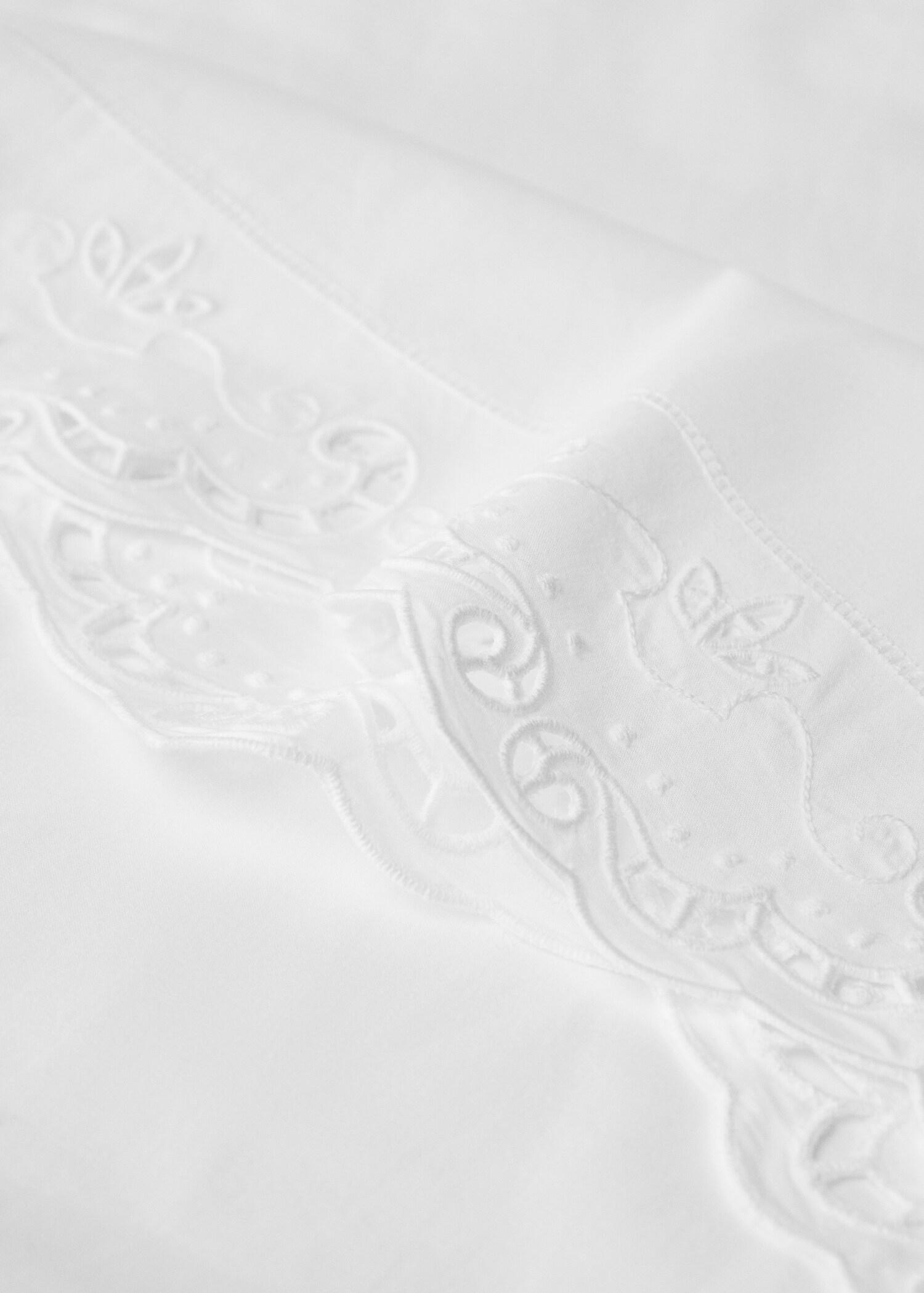 Embroidered cotton pillowcase with openwork embroidery 45x110 cm - Details of the article 2