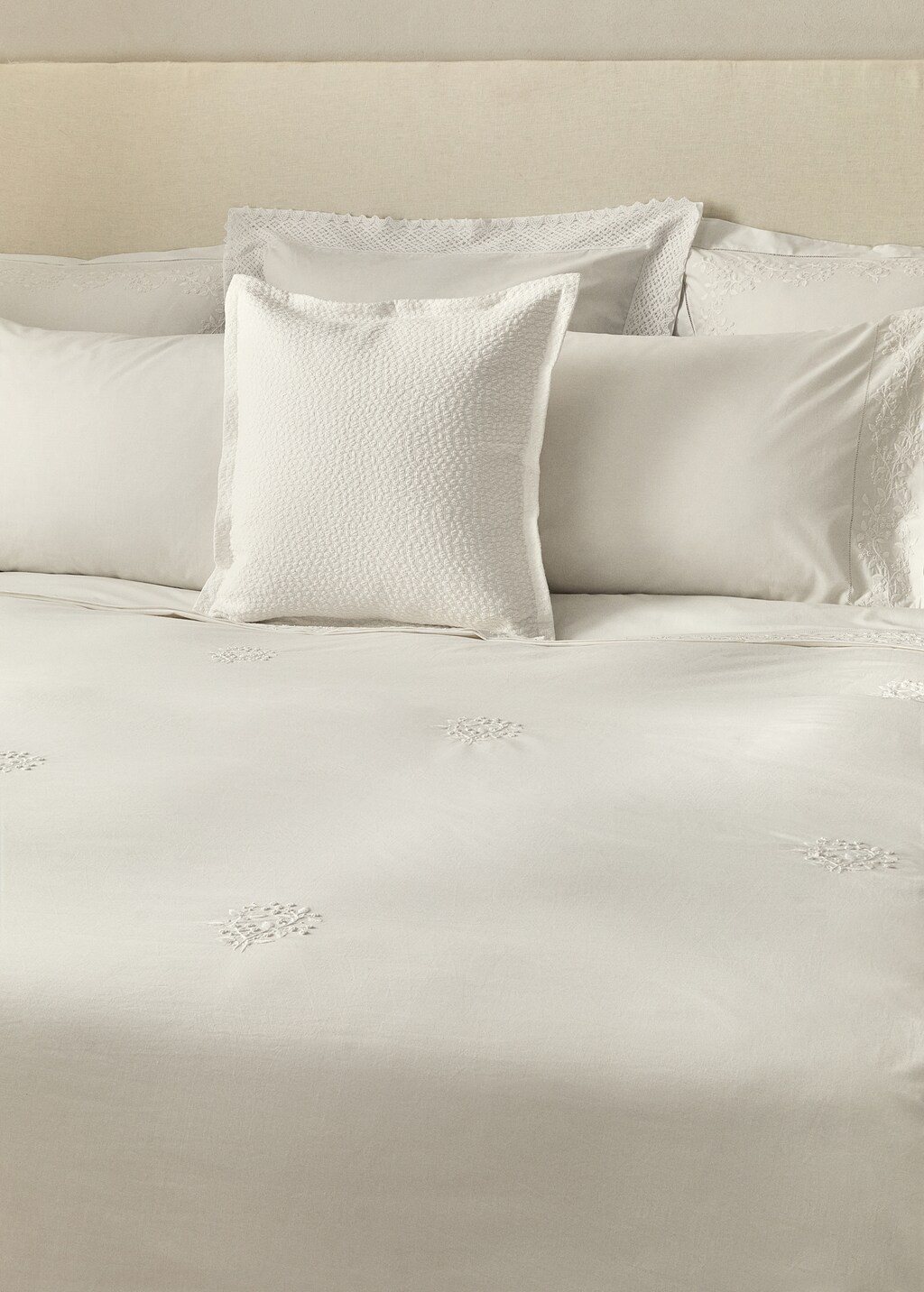 Percale cotton duvet cover with embroidered flowers for 135/140 cm bed