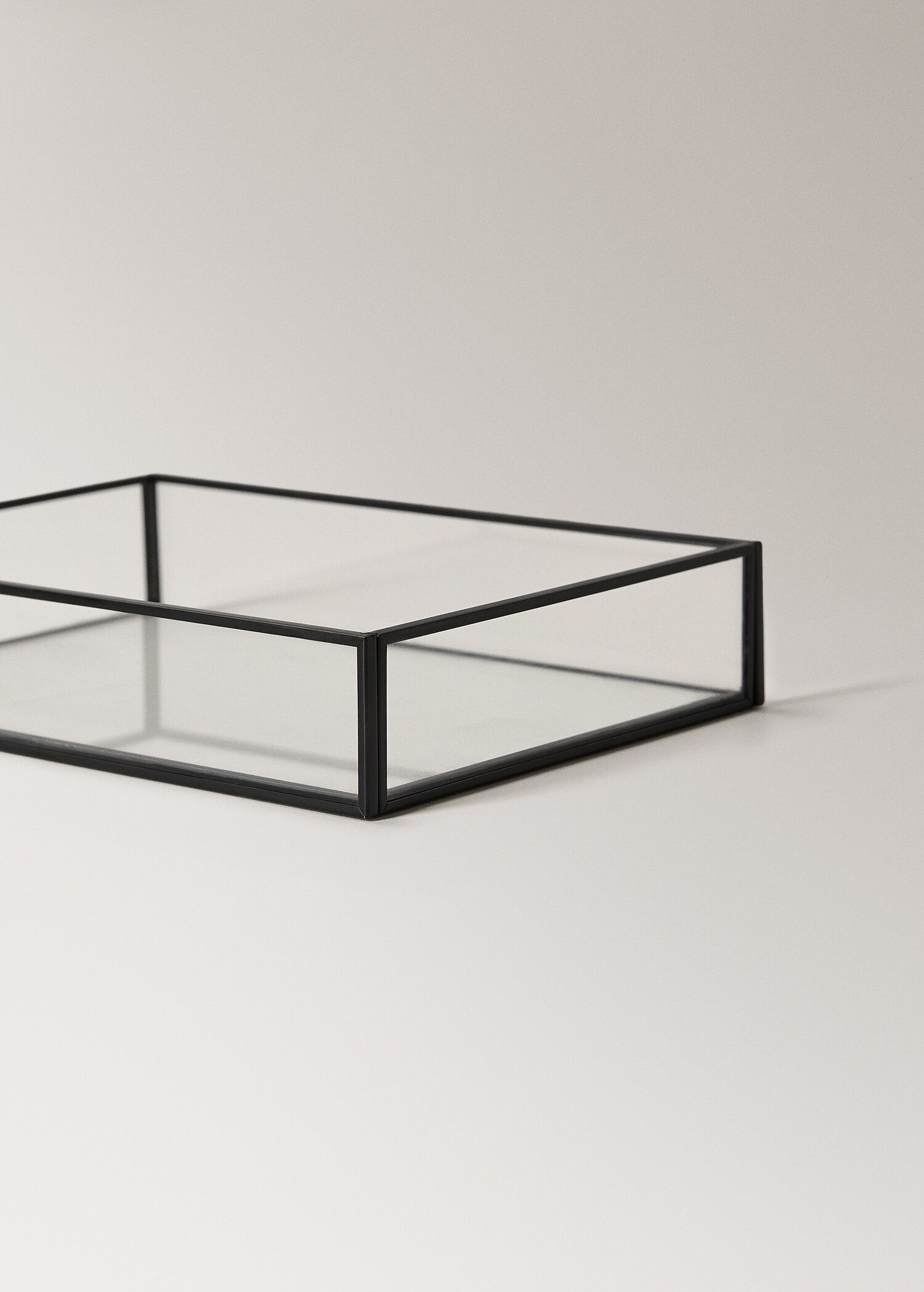 Small decorative tray with metal profile - Details of the article 2