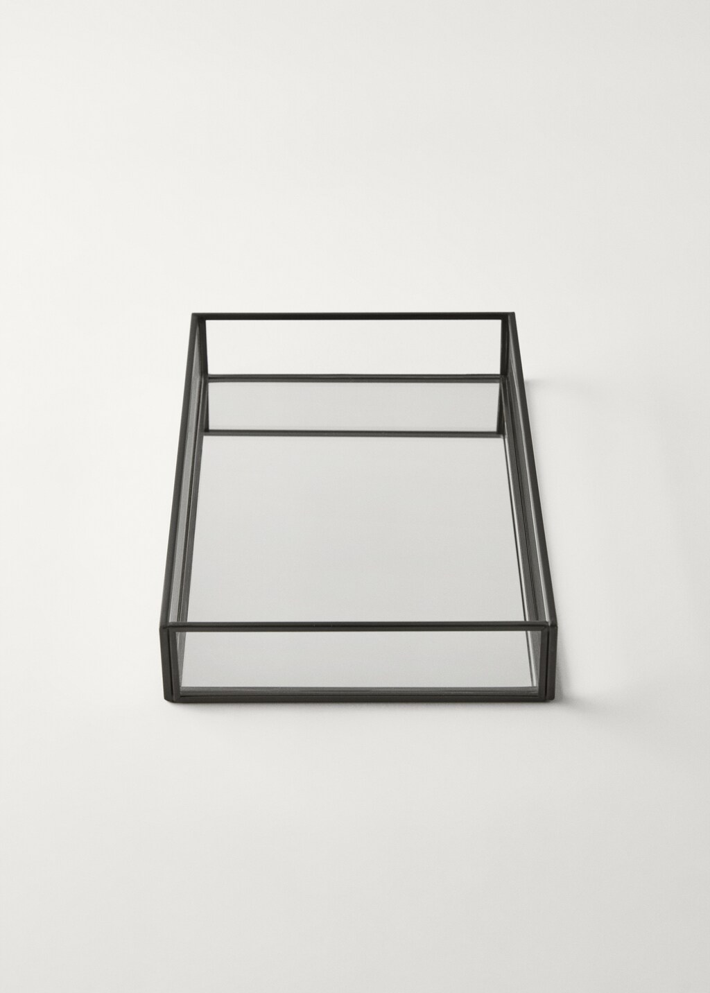 Medium decorative tray with metal profile