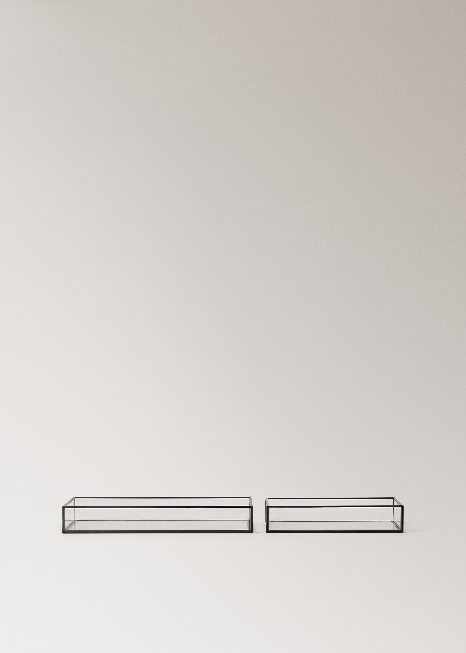 Medium decorative tray with metal profile - Details of the article 3