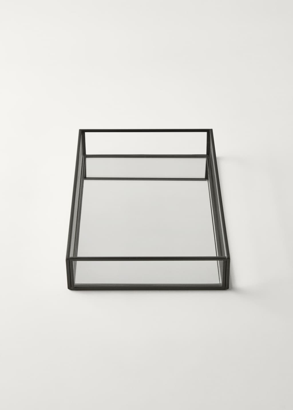 Medium decorative tray with metal profile