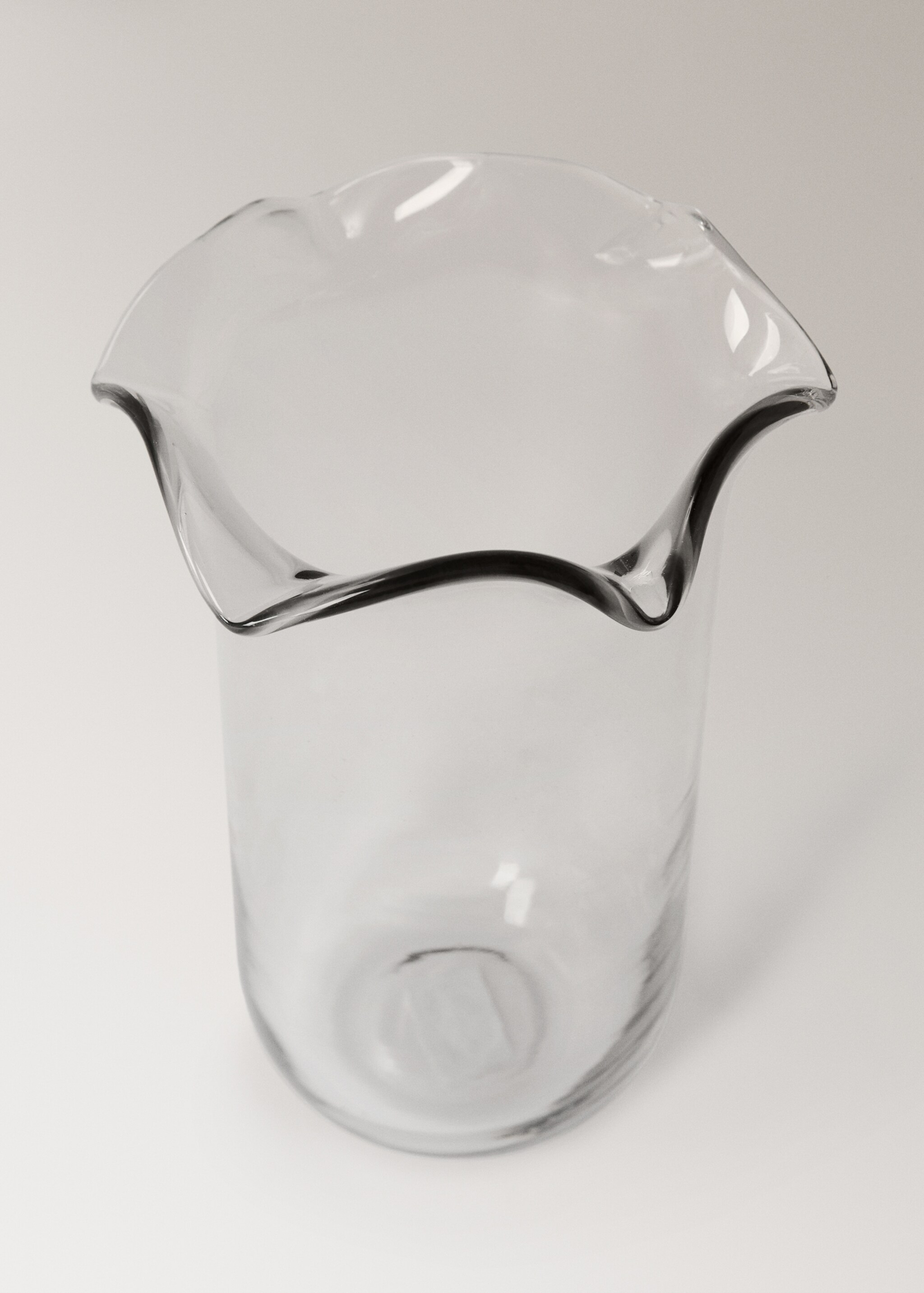 Recycled glass vase with waves - Details of the article 1, Ice Grey. Ref: 17033322-00.