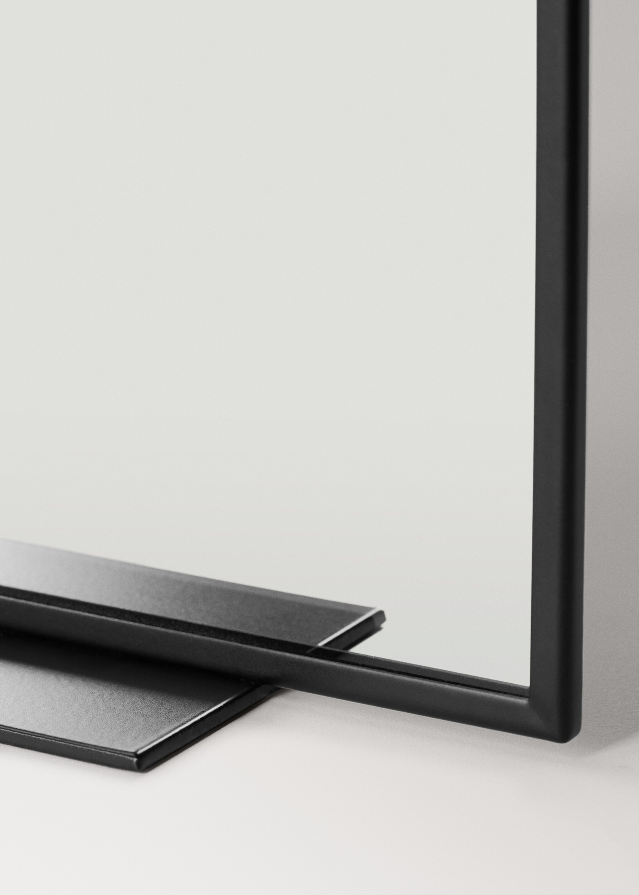 Metal vanity mirror - Details of the article 3, Black. Ref: 17033804-00.