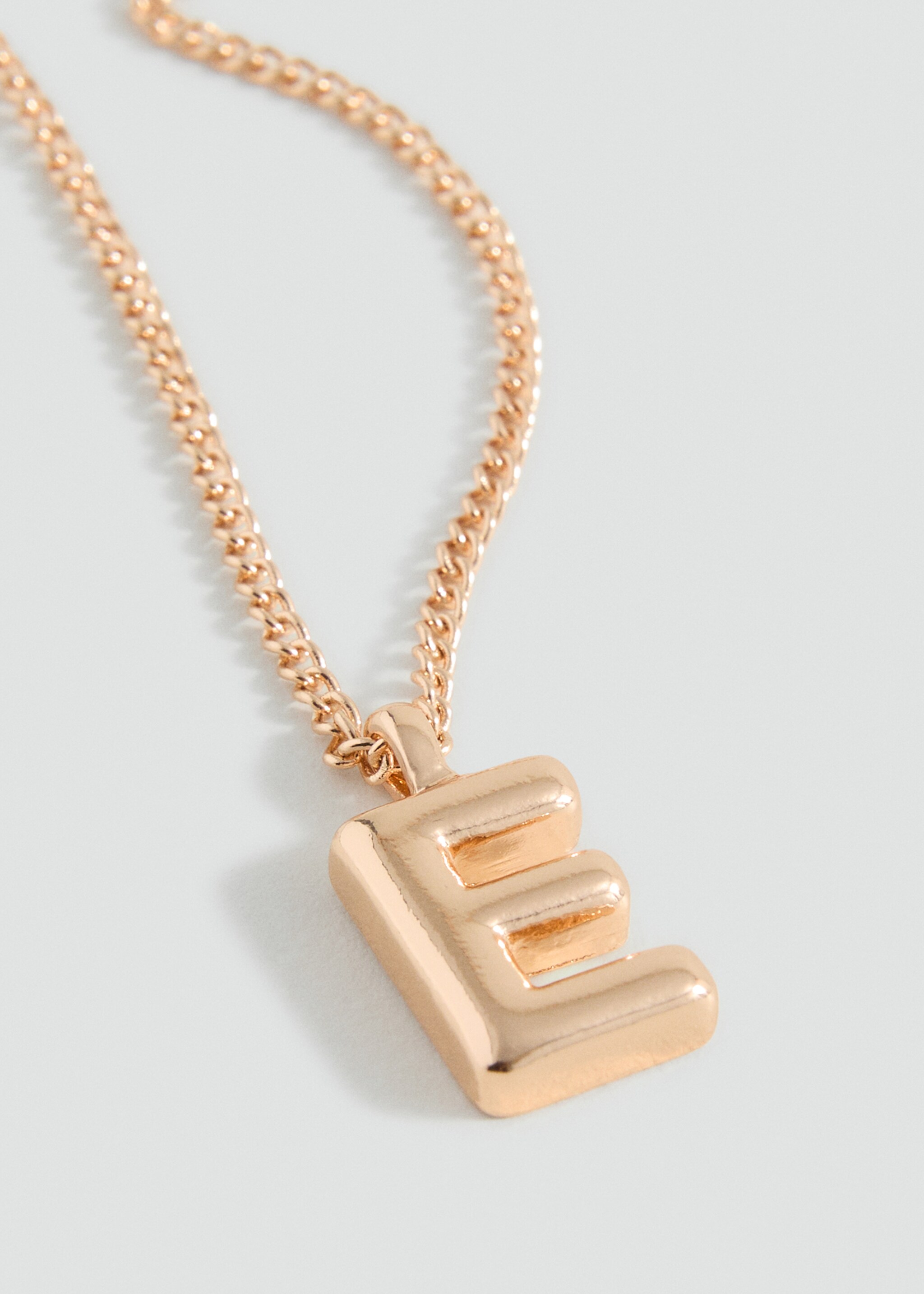 Collier pendentif lettre - Plan moyen, Or. Ref: 17033806-00.