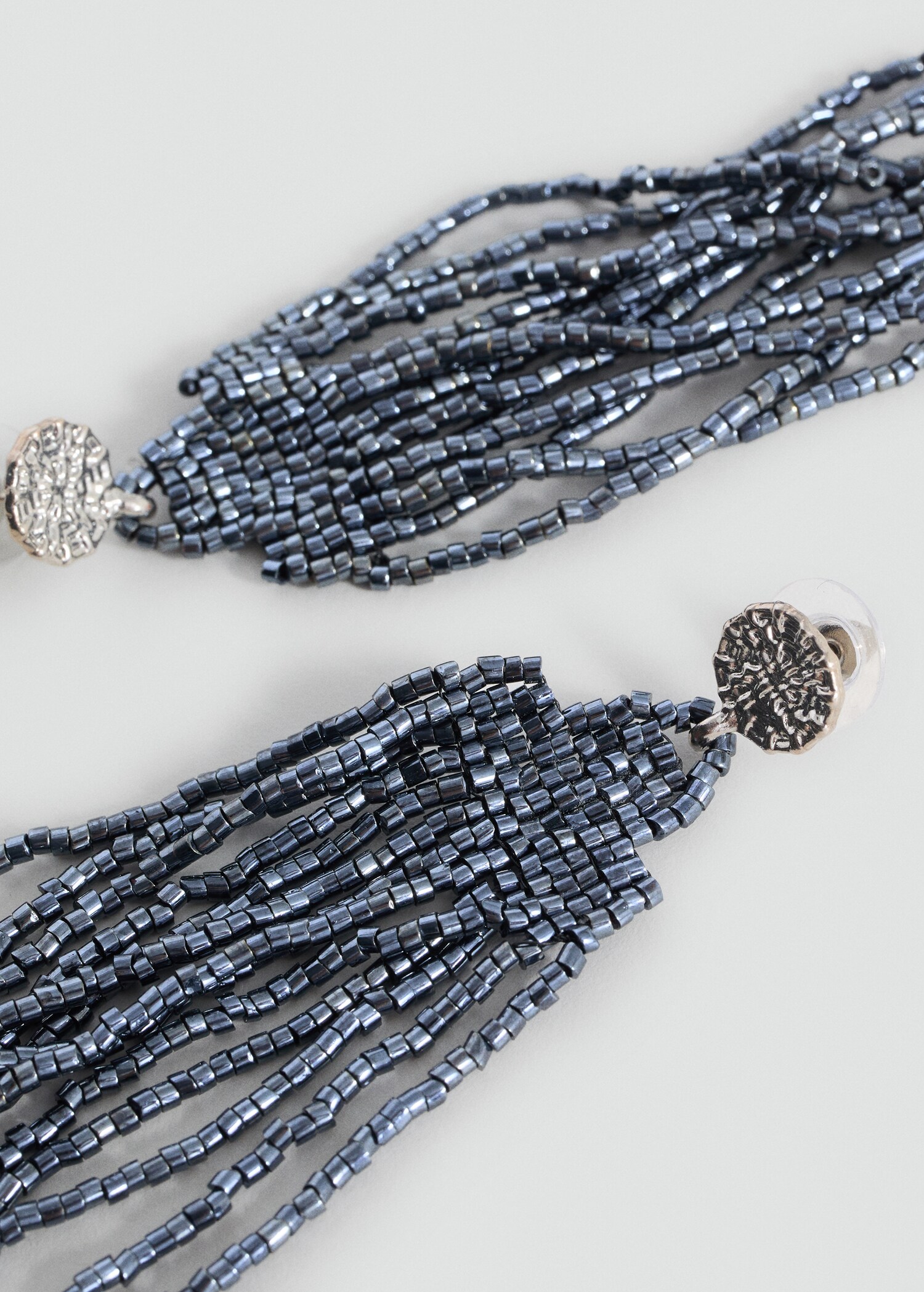 Boucles d'oreilles pendantes perles - Plan moyen