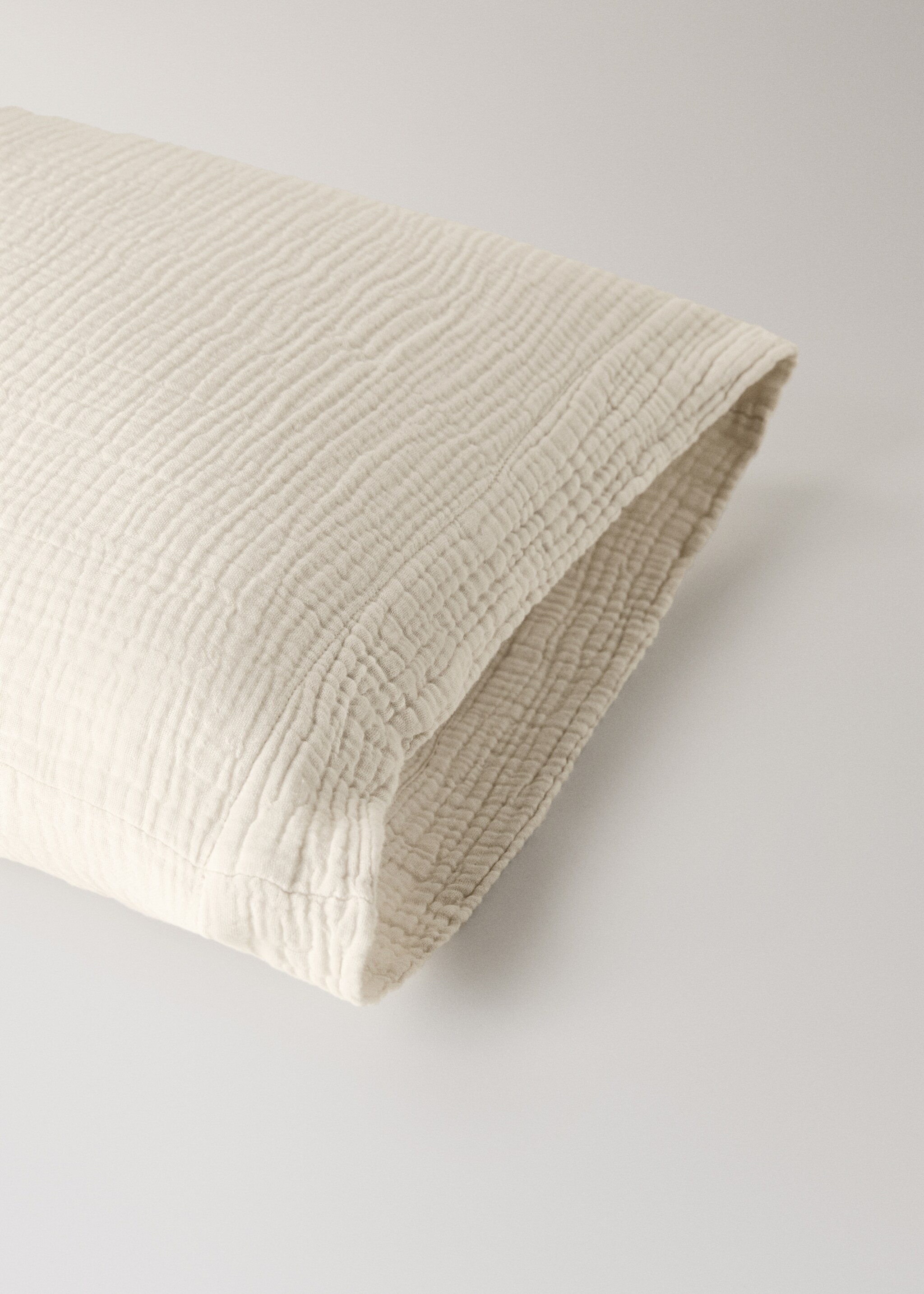 Cotton gauze pillowcase, 45x110 cm - Details of the article 2, Ivory White. Ref: 17033822-00.