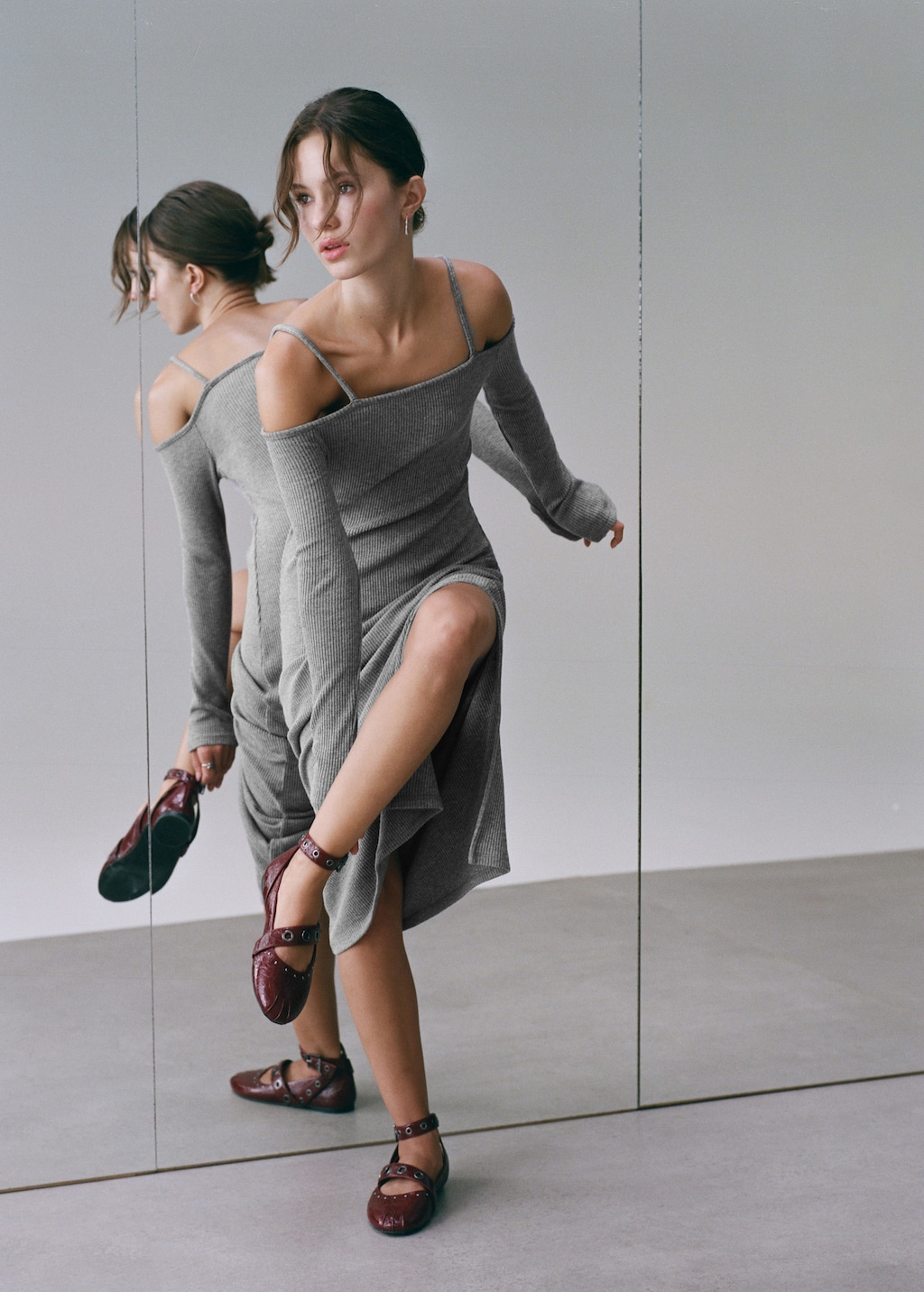 Knitted dress with cut-out