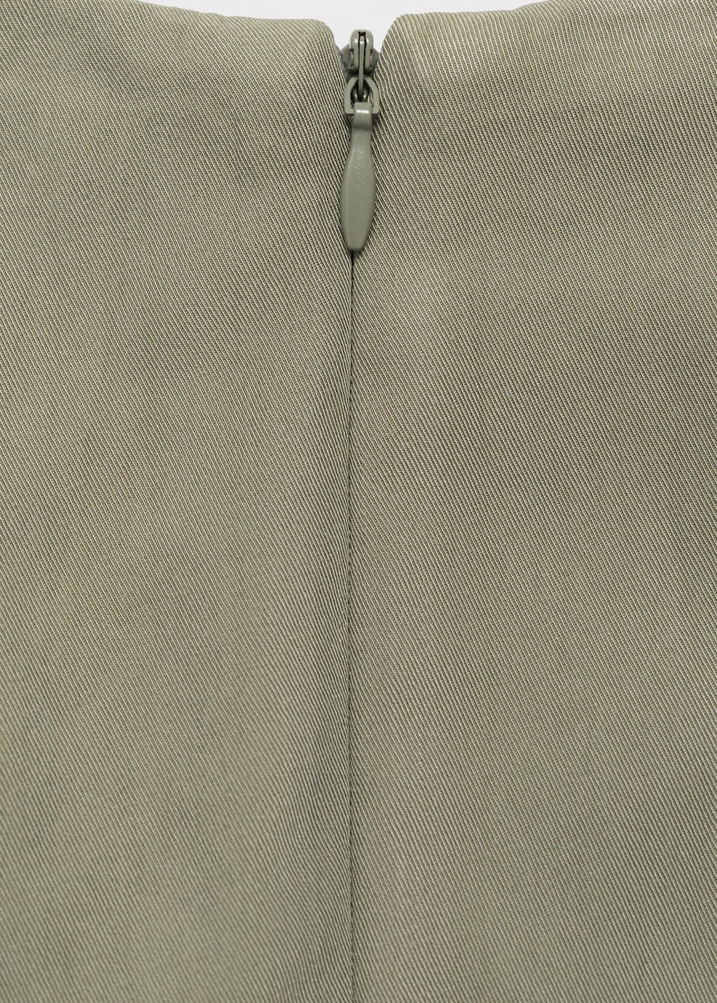 Boat-neck dress with pleats