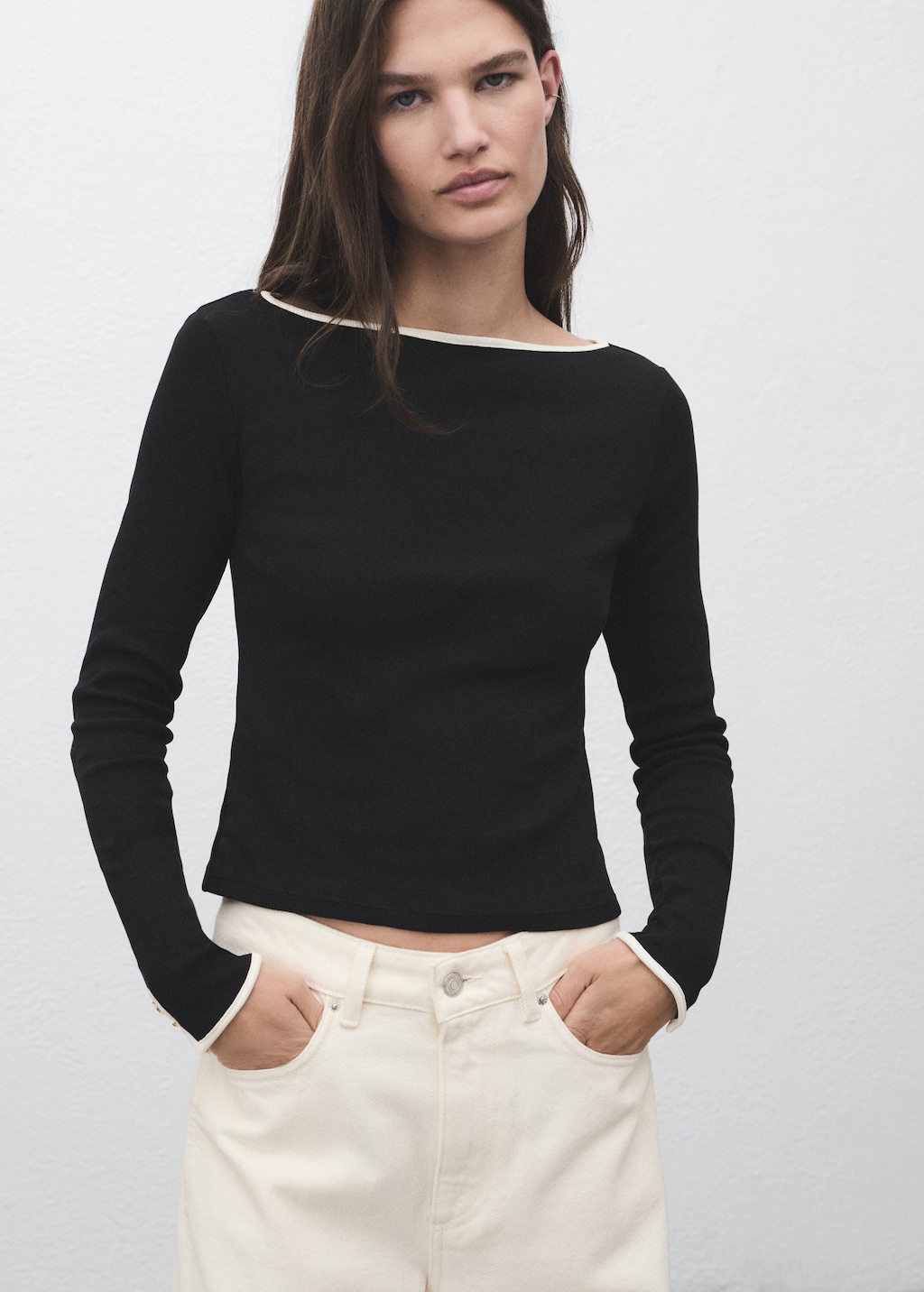 Cotton t-shirt with buttoned cuffs