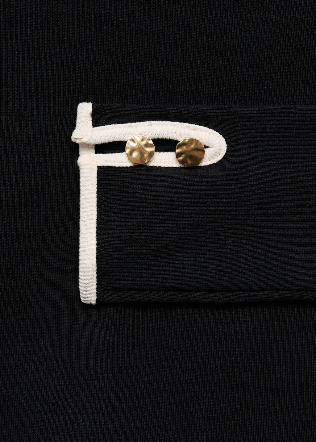 Cotton t-shirt with buttoned cuffs