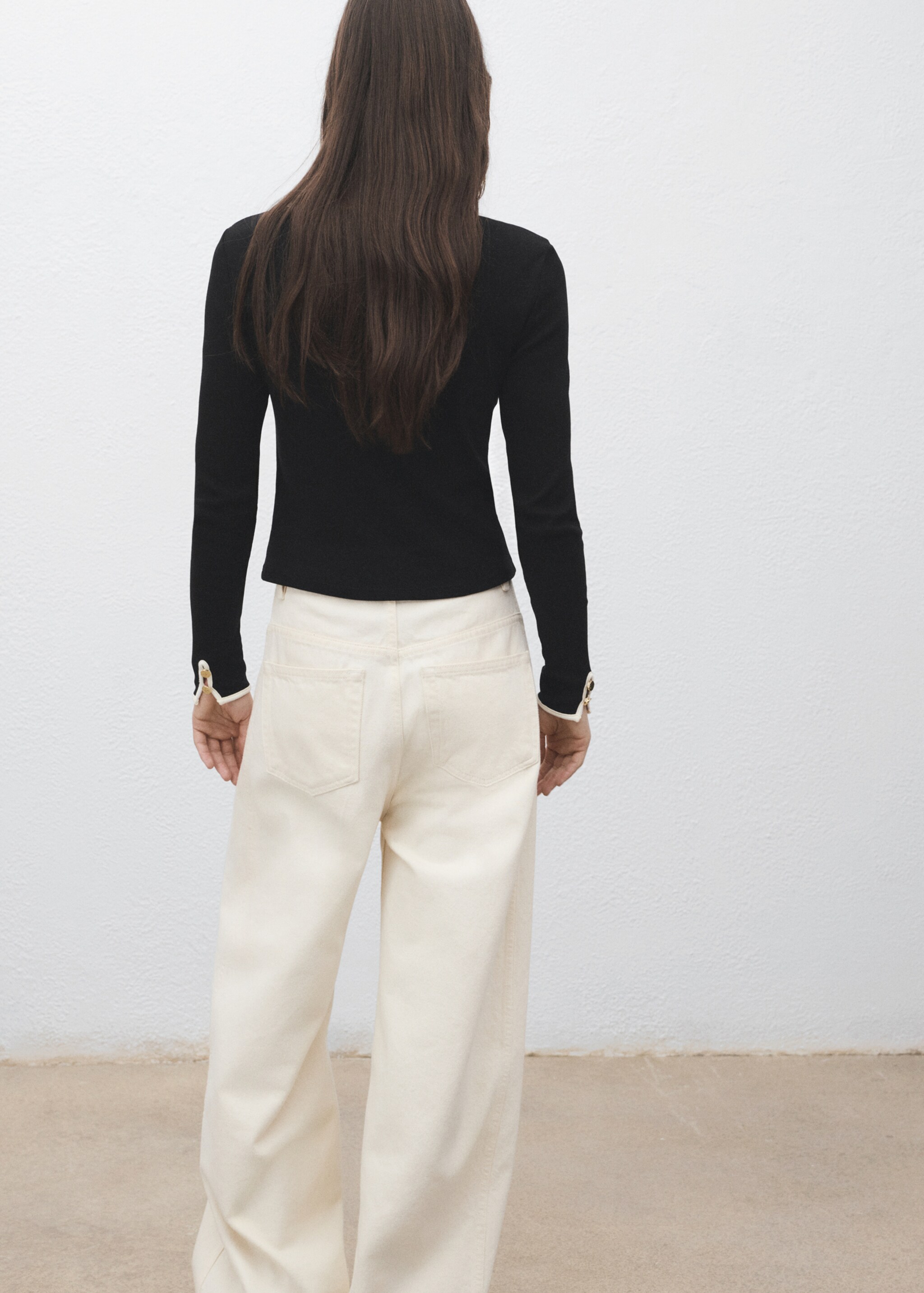 Cotton t-shirt with buttoned cuffs - Reverse of the article, Black. Ref: 17034085-00.