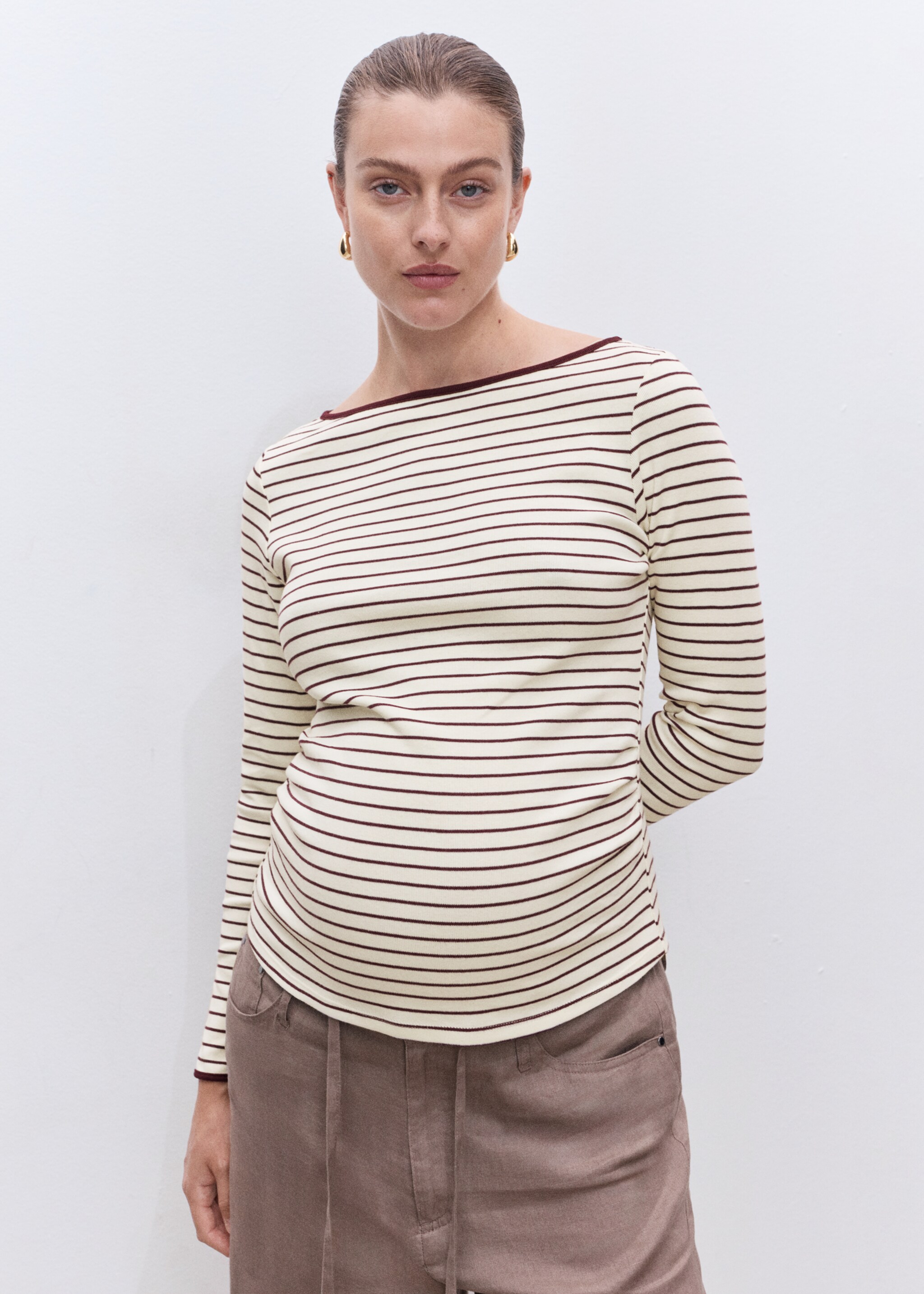 Maternity cotton buttoned cuffs t-shirt - Details of the article 6, Burgundy. Ref: 17034087-00.