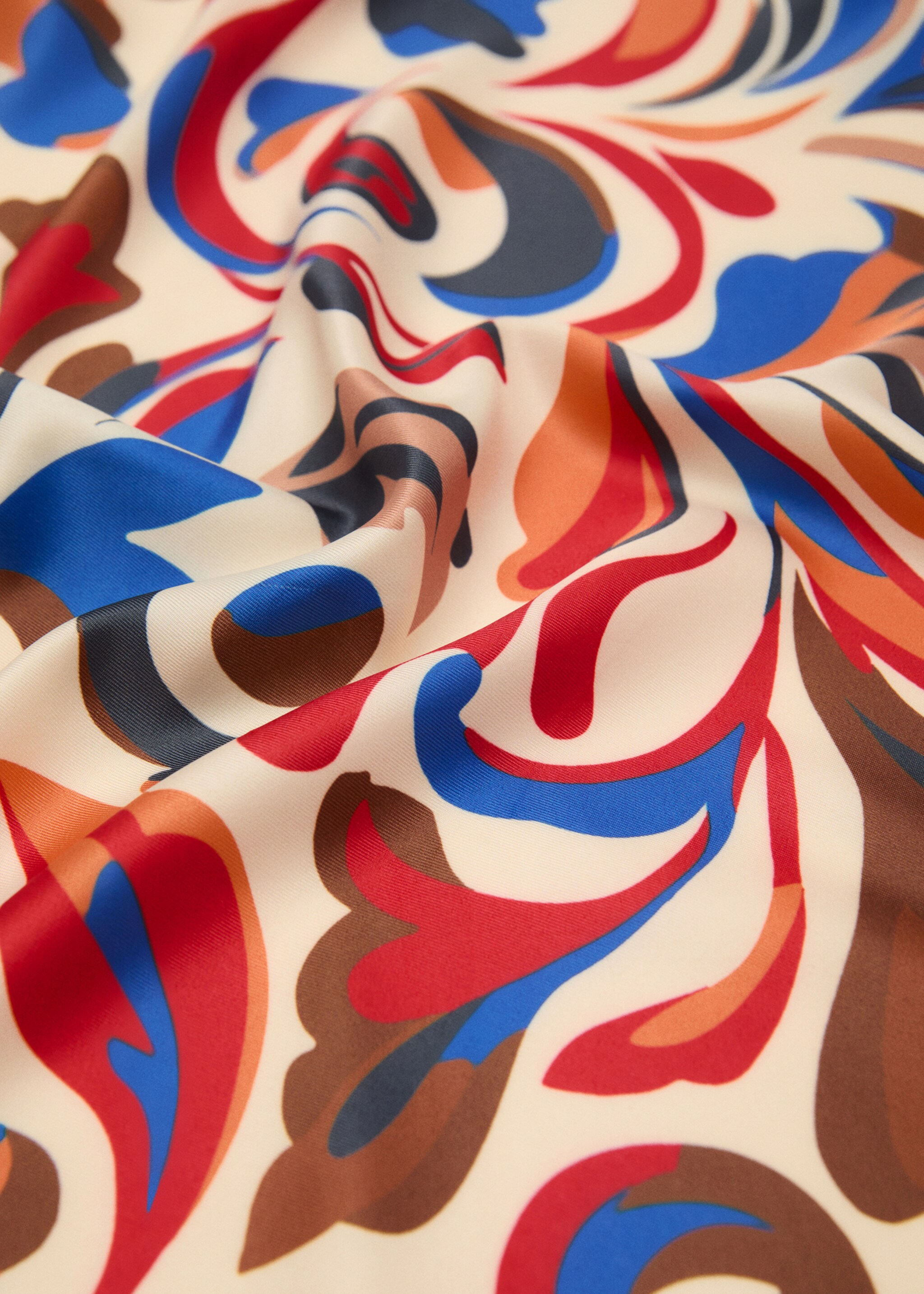 Lenço acetinado com estampado abstrato - Plano médio