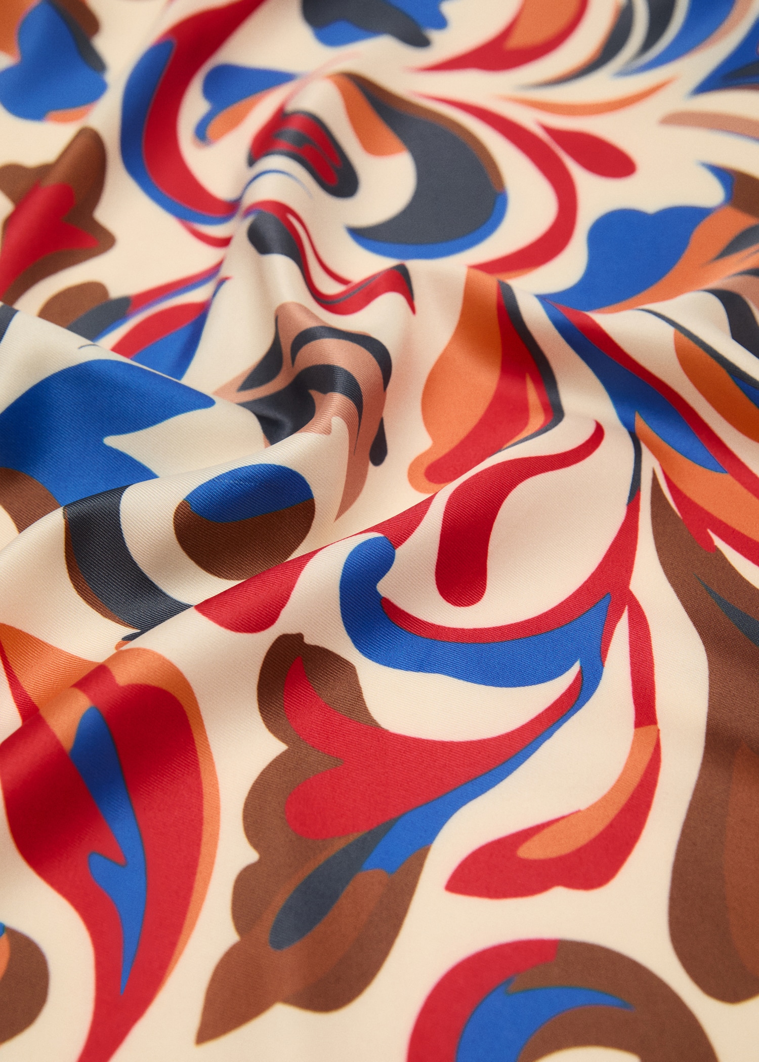 Lenço acetinado com estampado abstrato - Plano médio