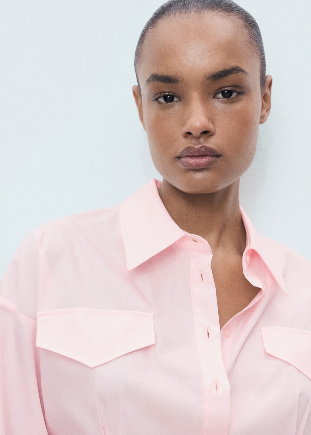 Shirt with pleats and pockets