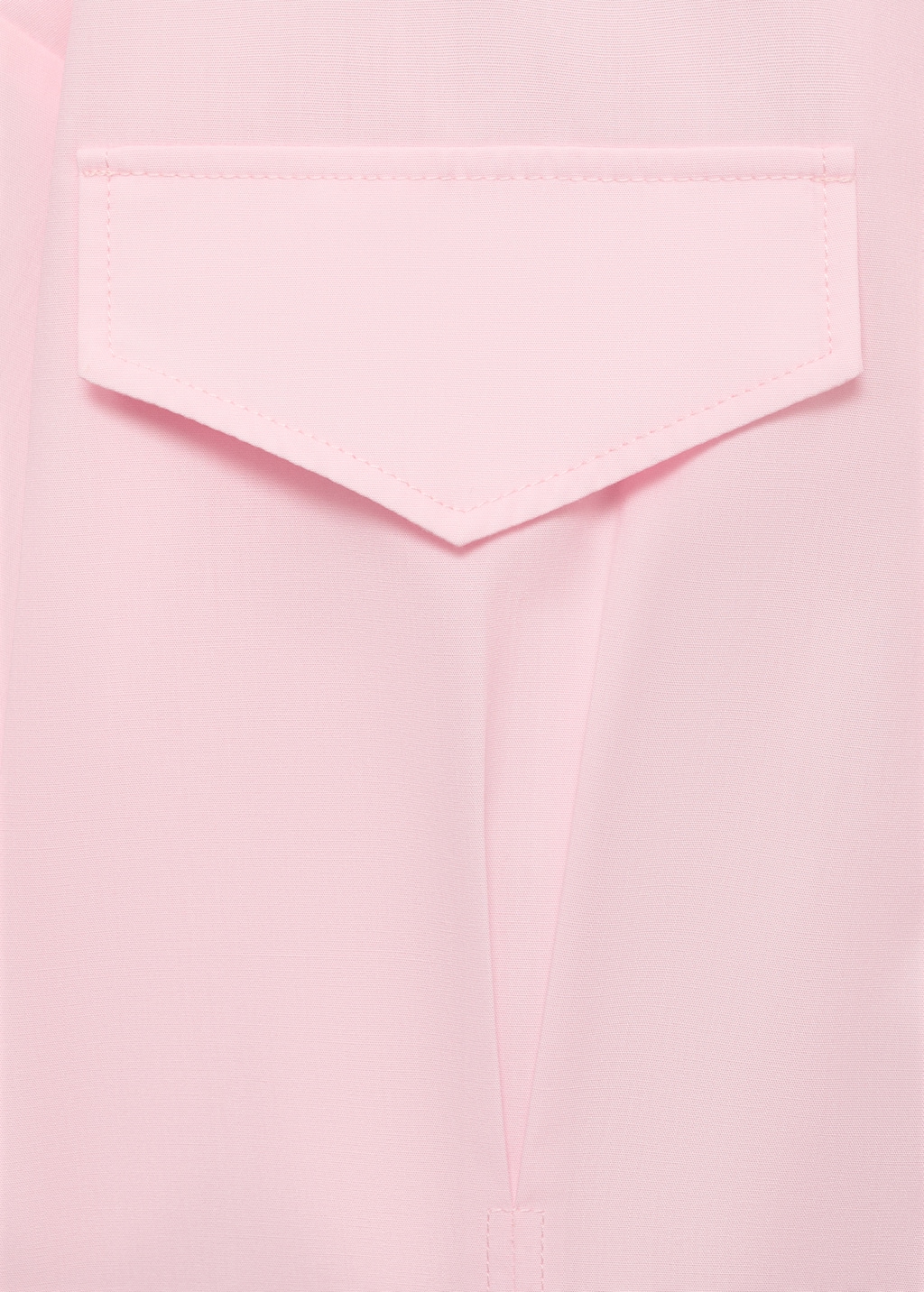 Shirt with pleats and pockets