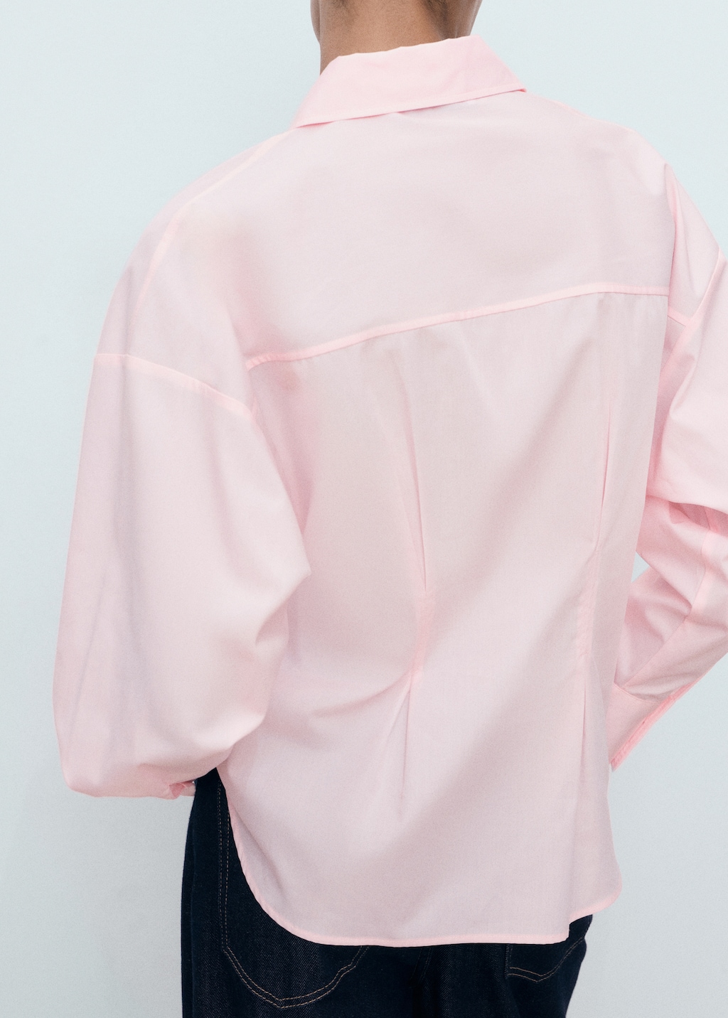 Shirt with pleats and pockets