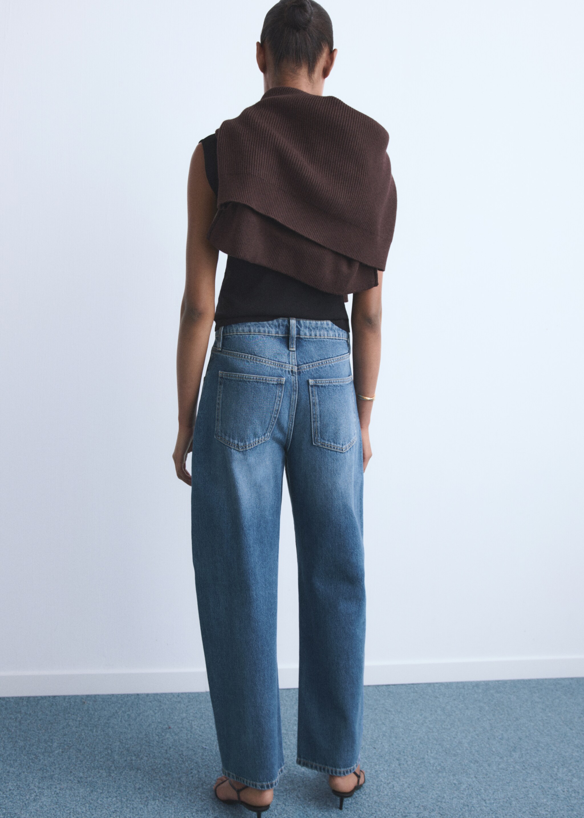 High-rise balloon jeans - Reverse of the article
