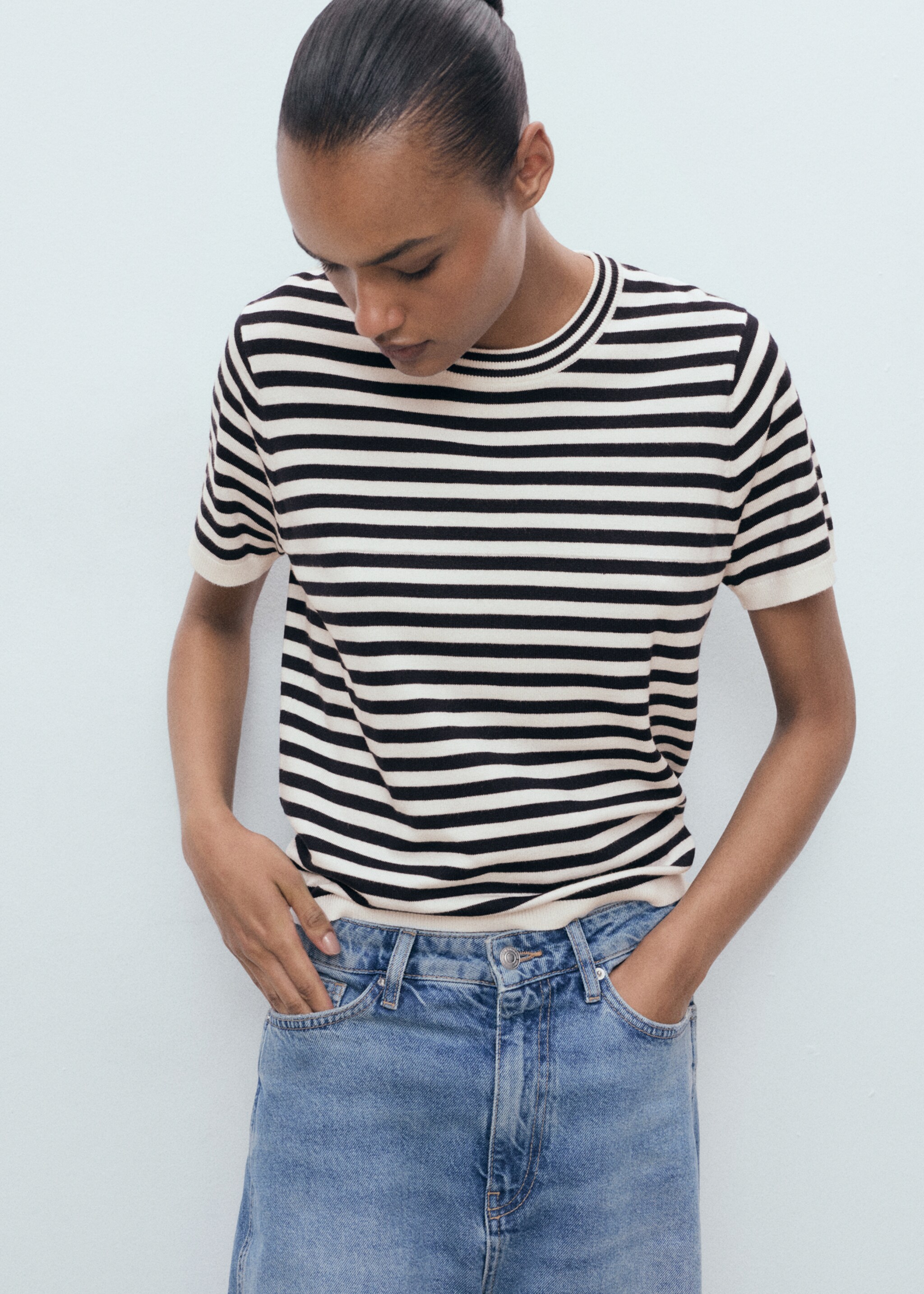 Sweater lengan pendek garis-garis - Tampilan Sedang