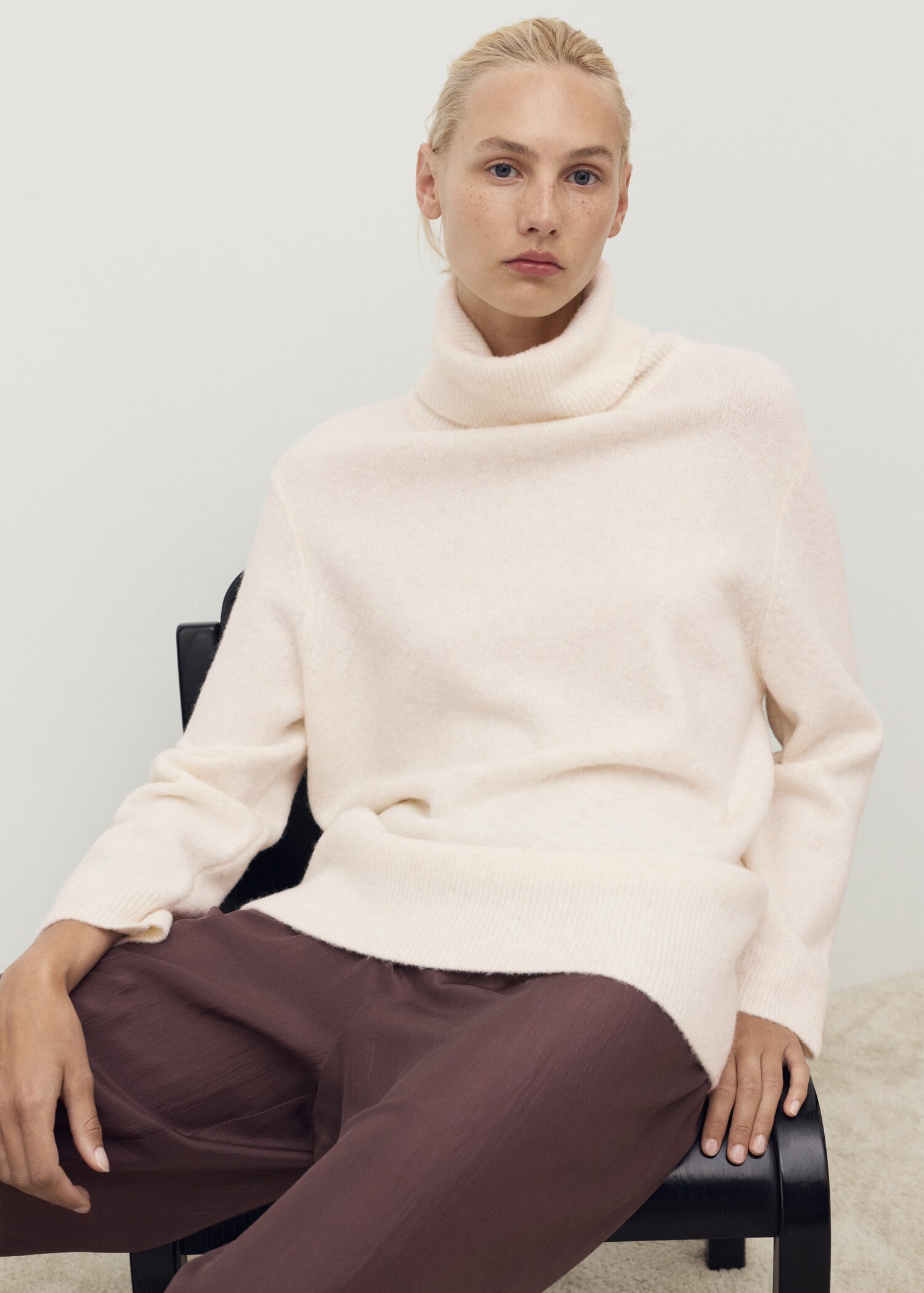 Turtleneck knit sweater - Details of the article 6