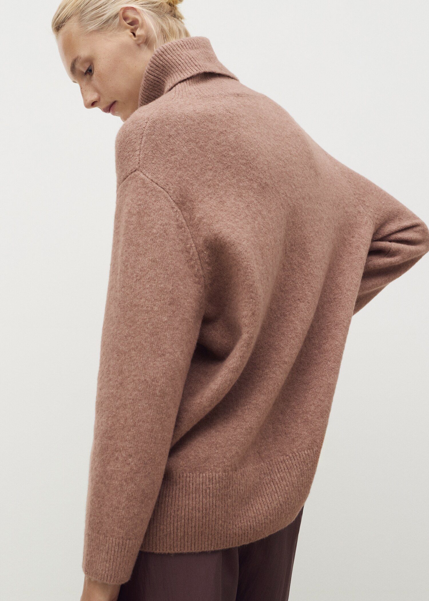 Turtleneck knit sweater - Reverse of the article